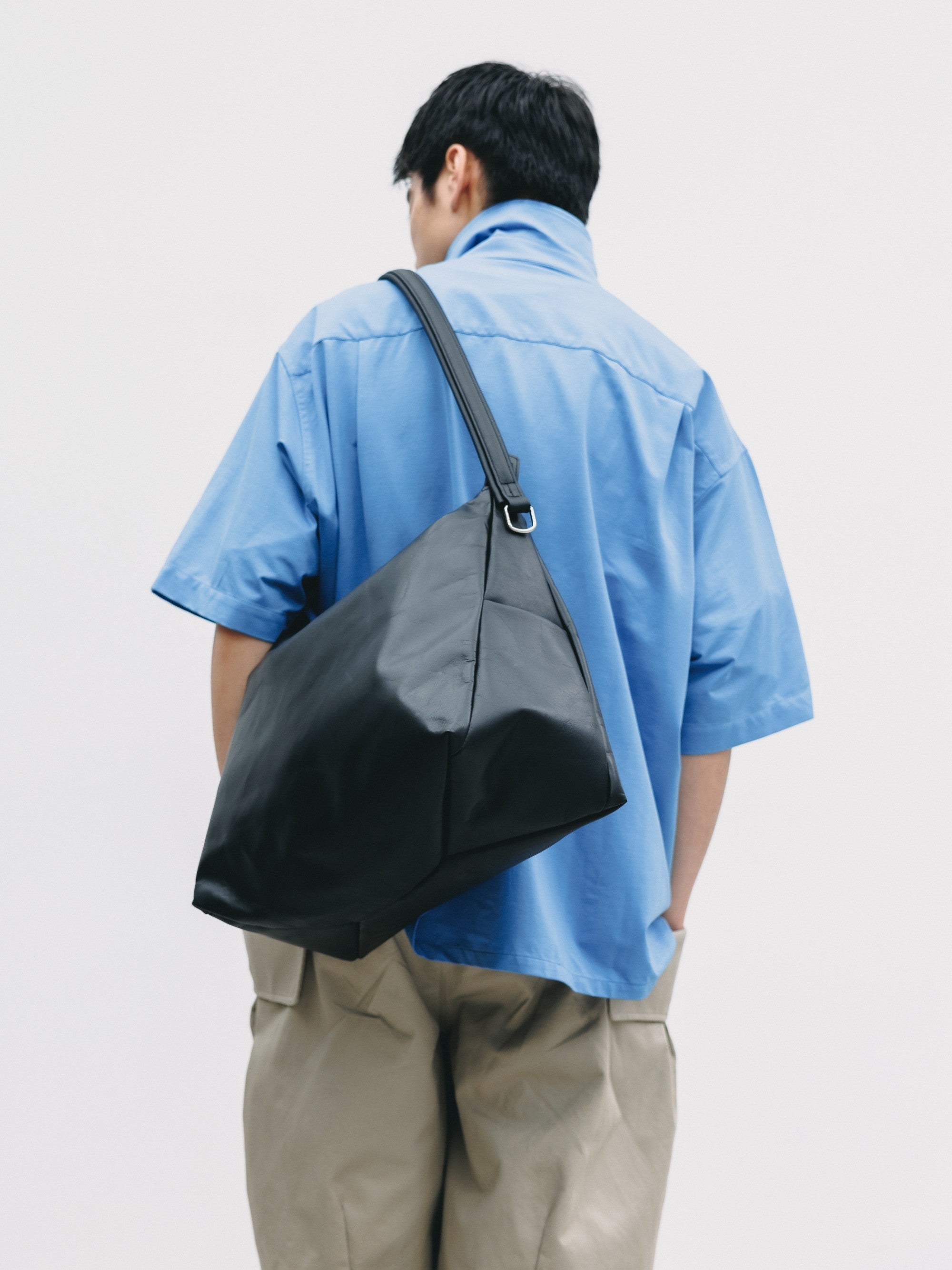 【7.4 SAT 20:00- IN STOCK】LEATHER NOMAD BAG