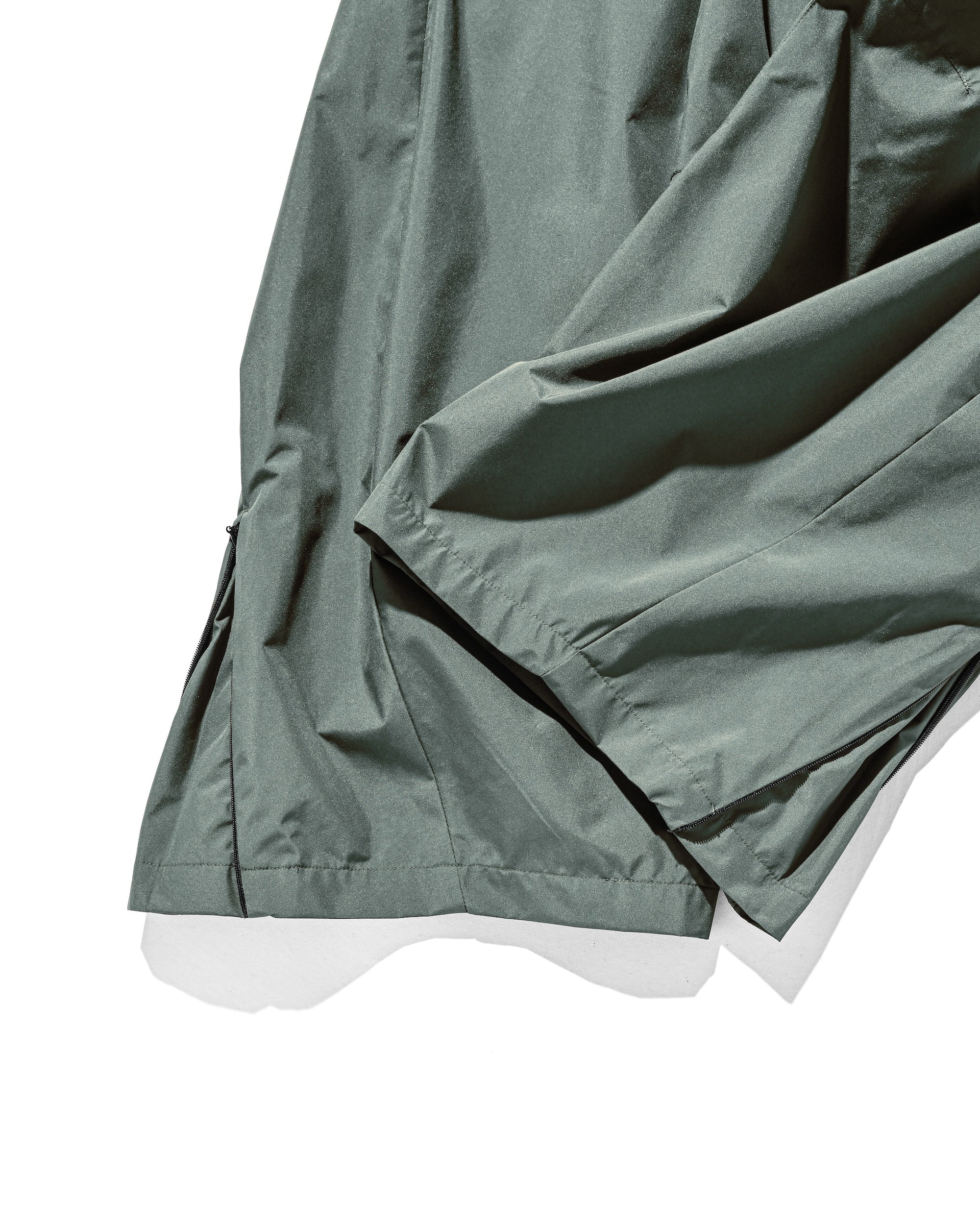 【10.29 WED 20:00- IN STOCK】+phenix WINDSTOPPER® by GORE-TEX LABS CITY BARREL LEG PANTS (MILITARY GREEN)