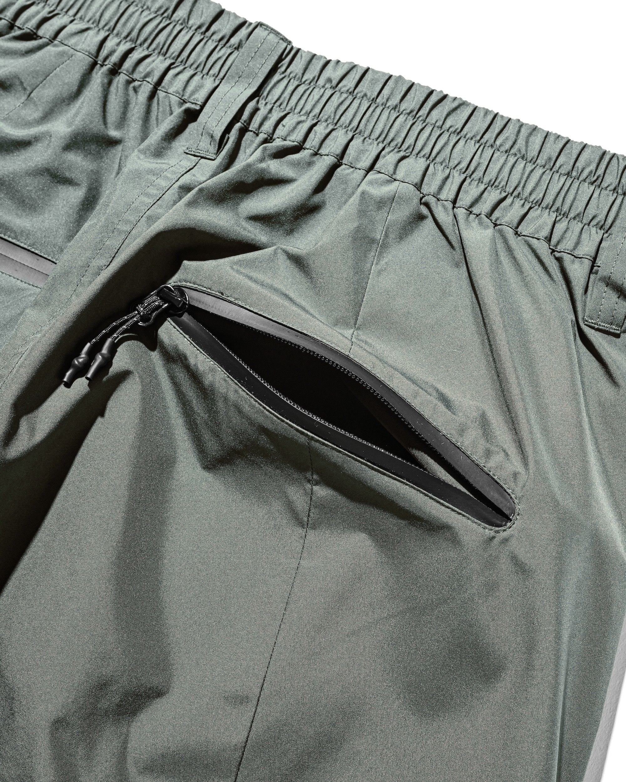 【10.29 WED 20:00- IN STOCK】+phenix WINDSTOPPER® by GORE-TEX LABS CITY BARREL LEG PANTS (MILITARY GREEN)