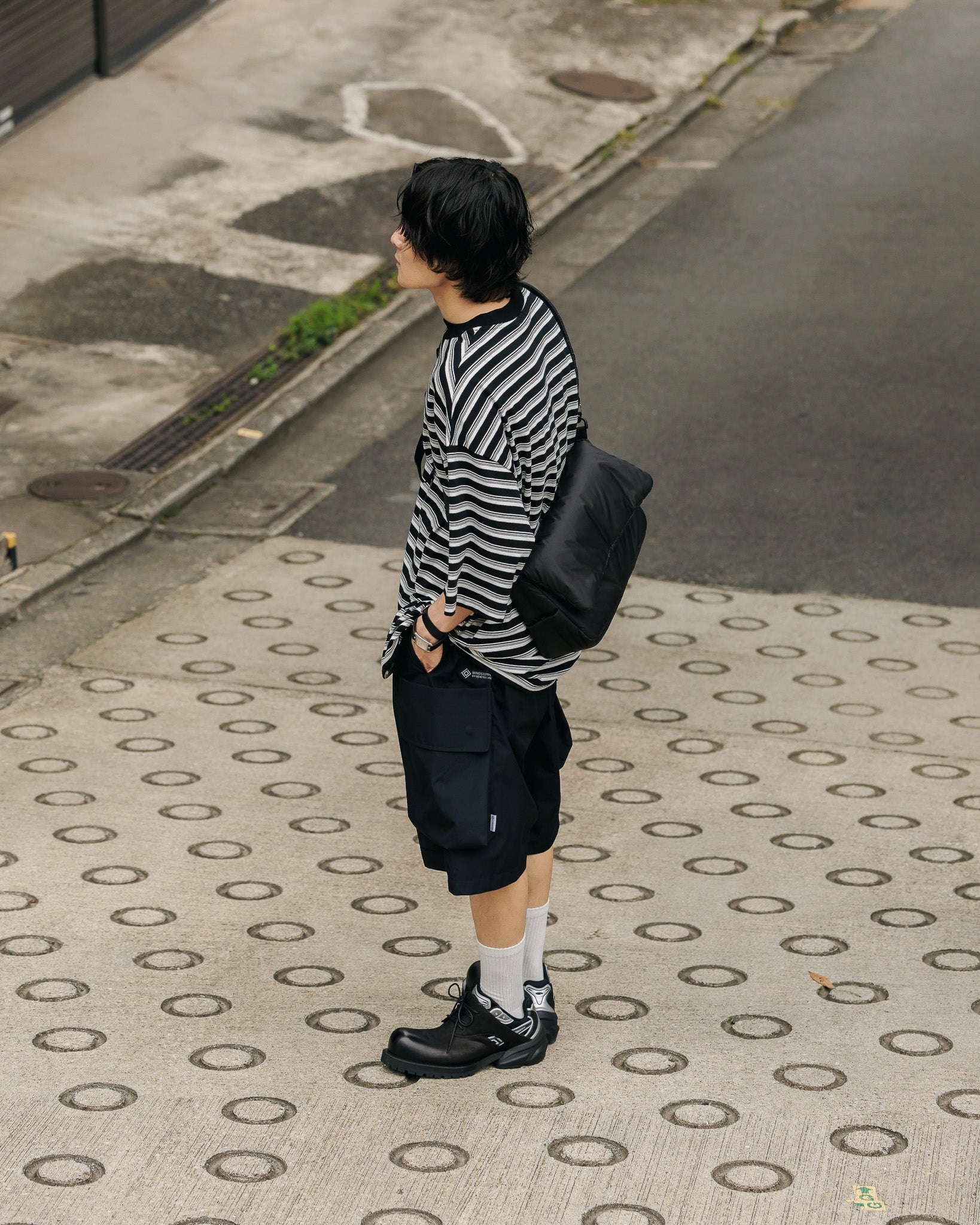 PADDED FLAP HOLIDAY BAG(BLACK)