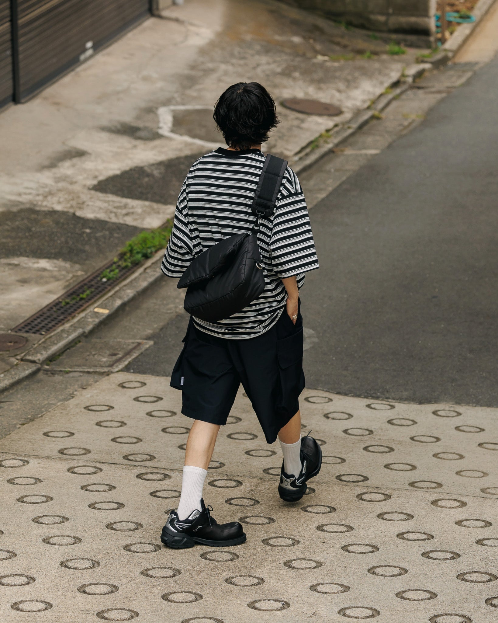 PADDED FLAP HOLIDAY BAG(BLACK)