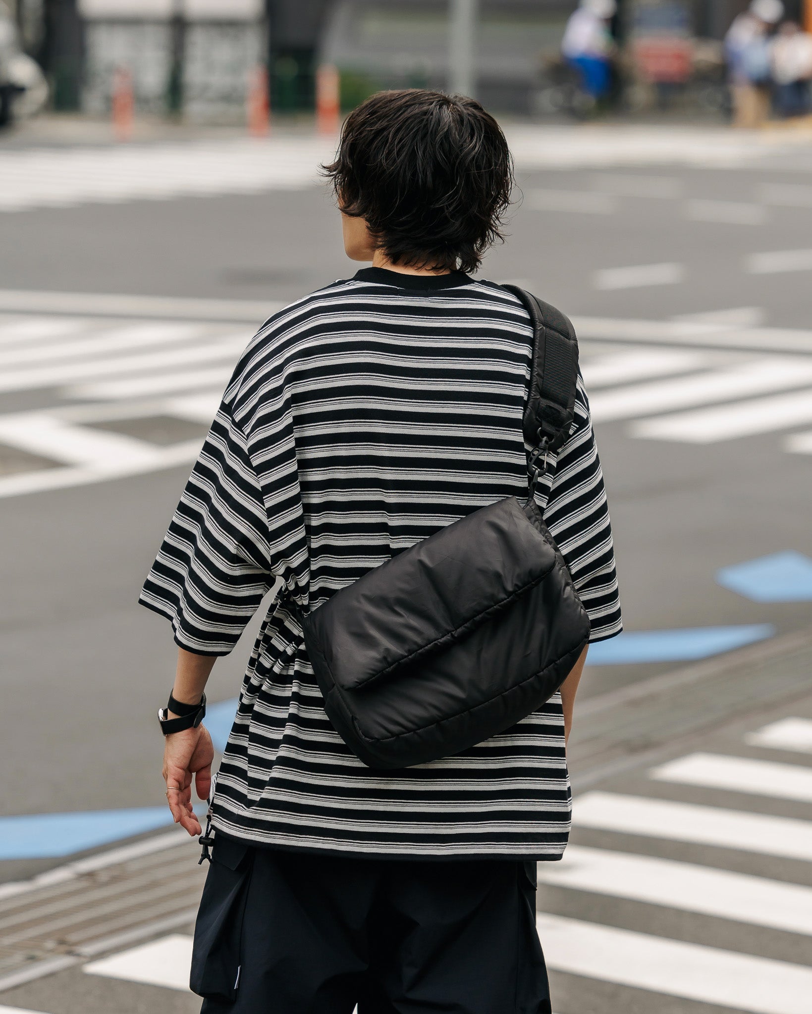 PADDED FLAP HOLIDAY BAG(BLACK)