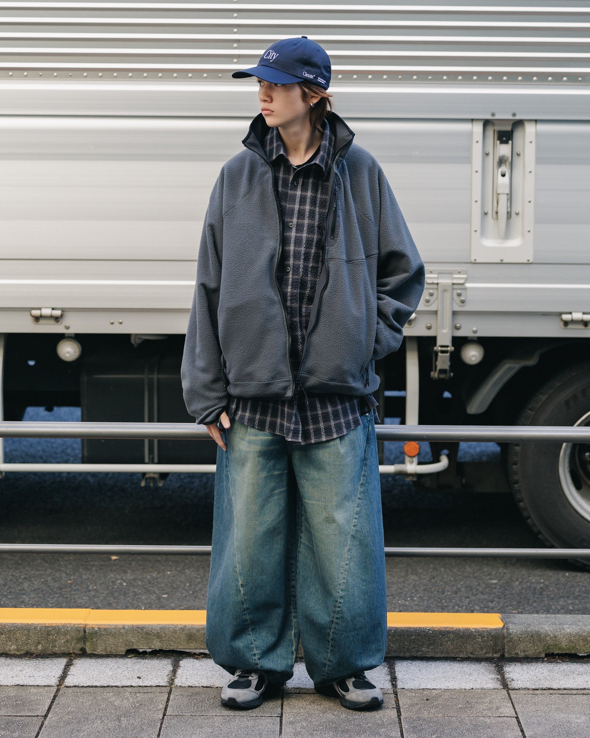 VINTAGE DYED SELVEDGE DENIM MASSIVE TWISTED PANTS (VINTAGE INDIGO)