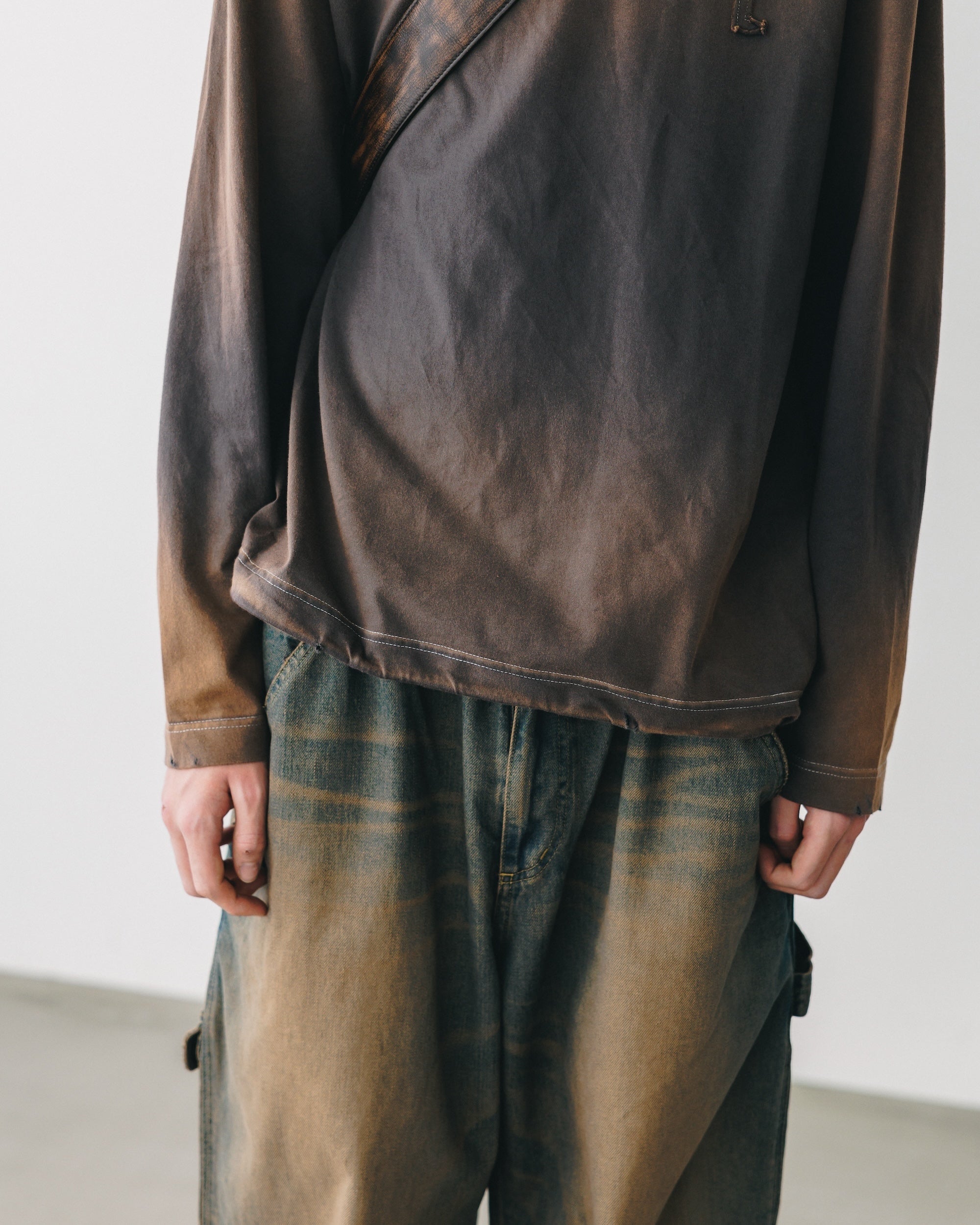【10.1 WED 20:00- IN STOCK】"C"GRADATION DYED L/S T-SHIRT WITH DRAWSTRINGS (BROWN)