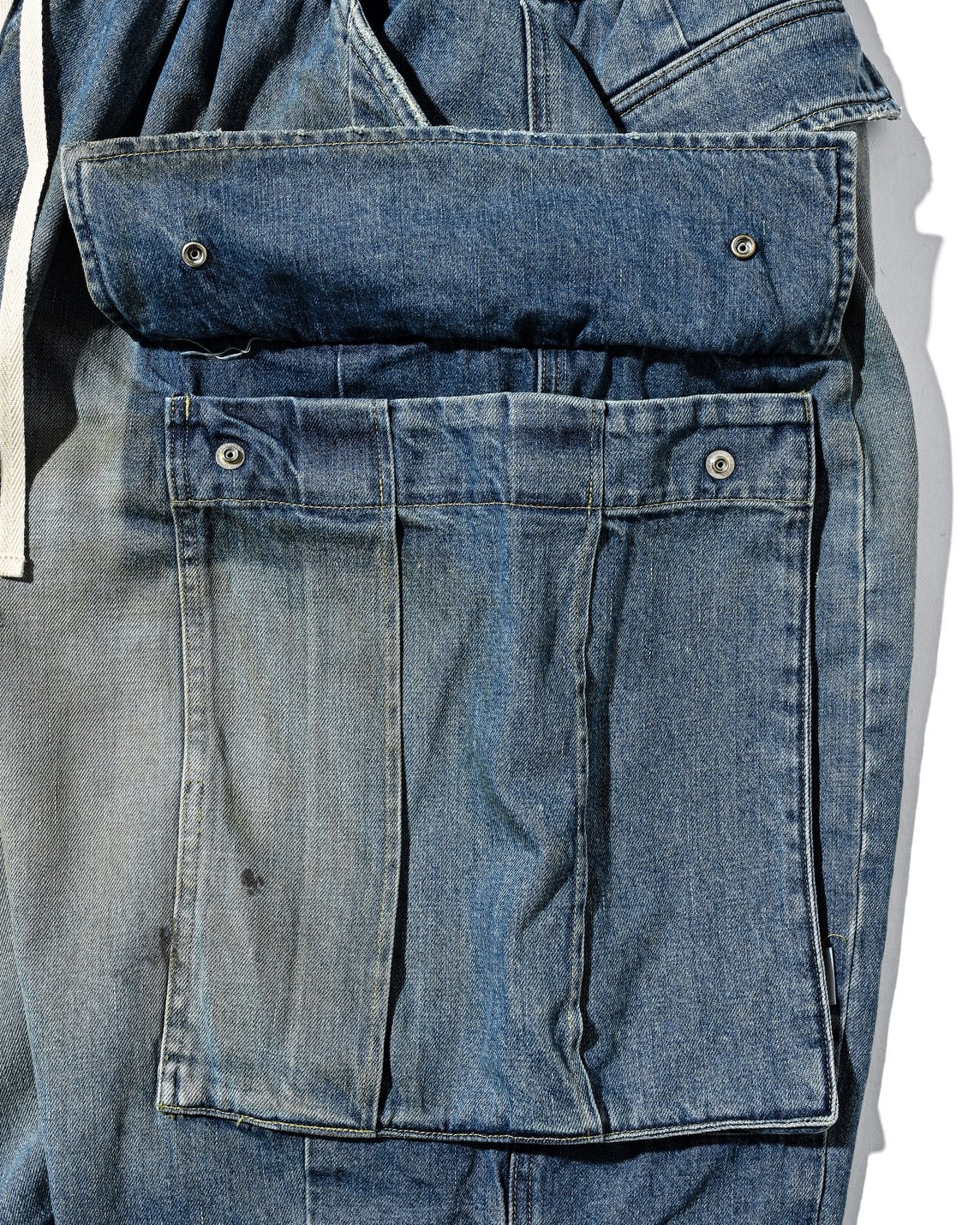 VINTAGE DYED SELVEDGE DENIM CITY MEGA POCKET BALLOON CARGO HALF PANTS (VINTAGE LIGHT INDIGO)
