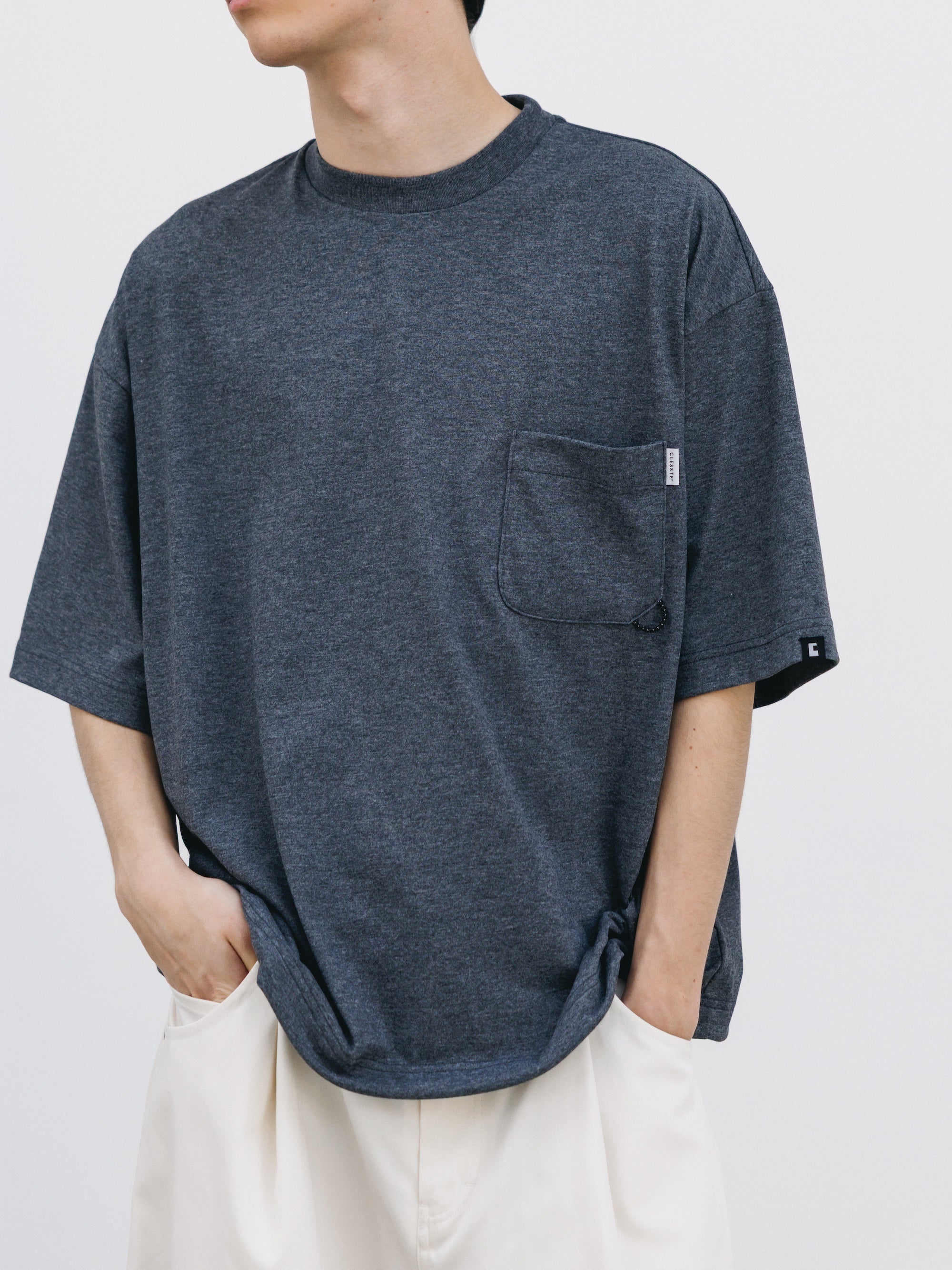TECH POCKET S/S T-SHIRT (CHARCOAL)