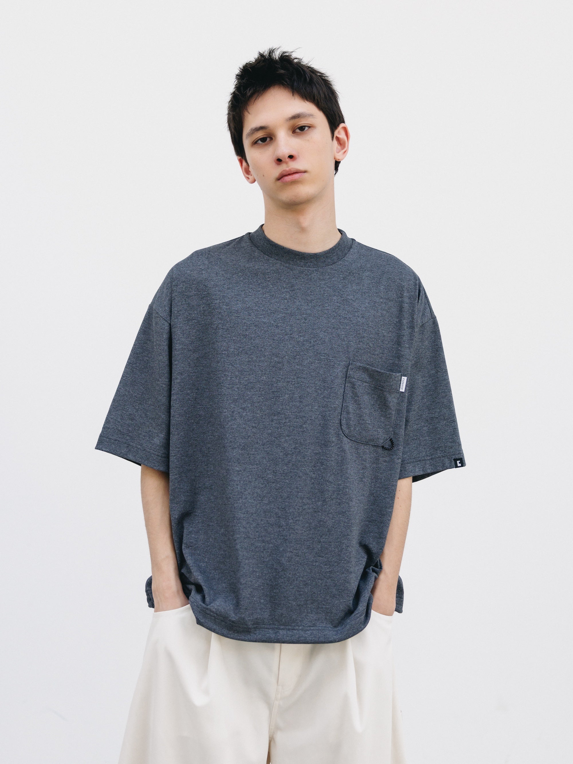 TECH POCKET S/S T-SHIRT (CHARCOAL)