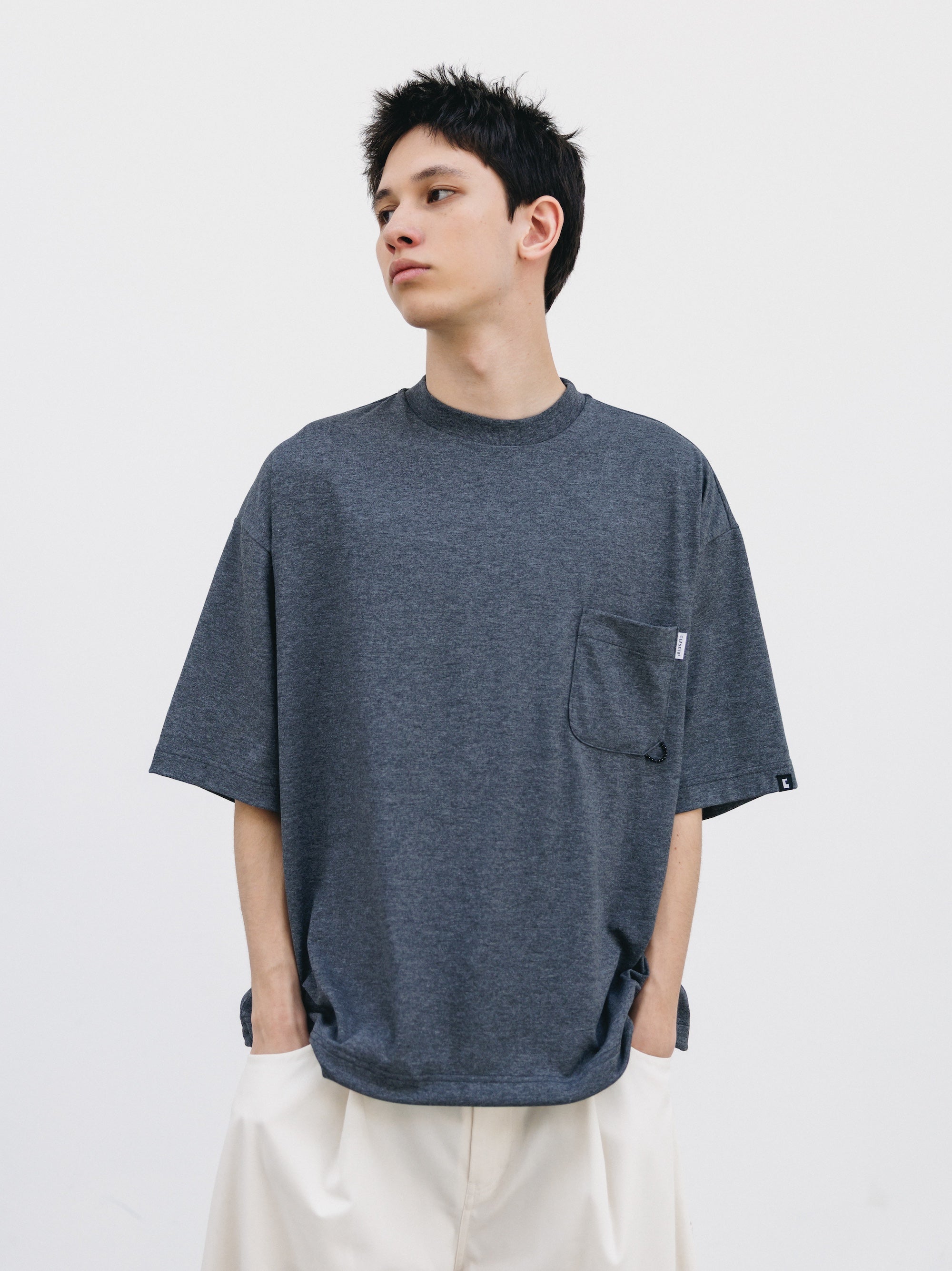 TECH POCKET S/S T-SHIRT (CHARCOAL)