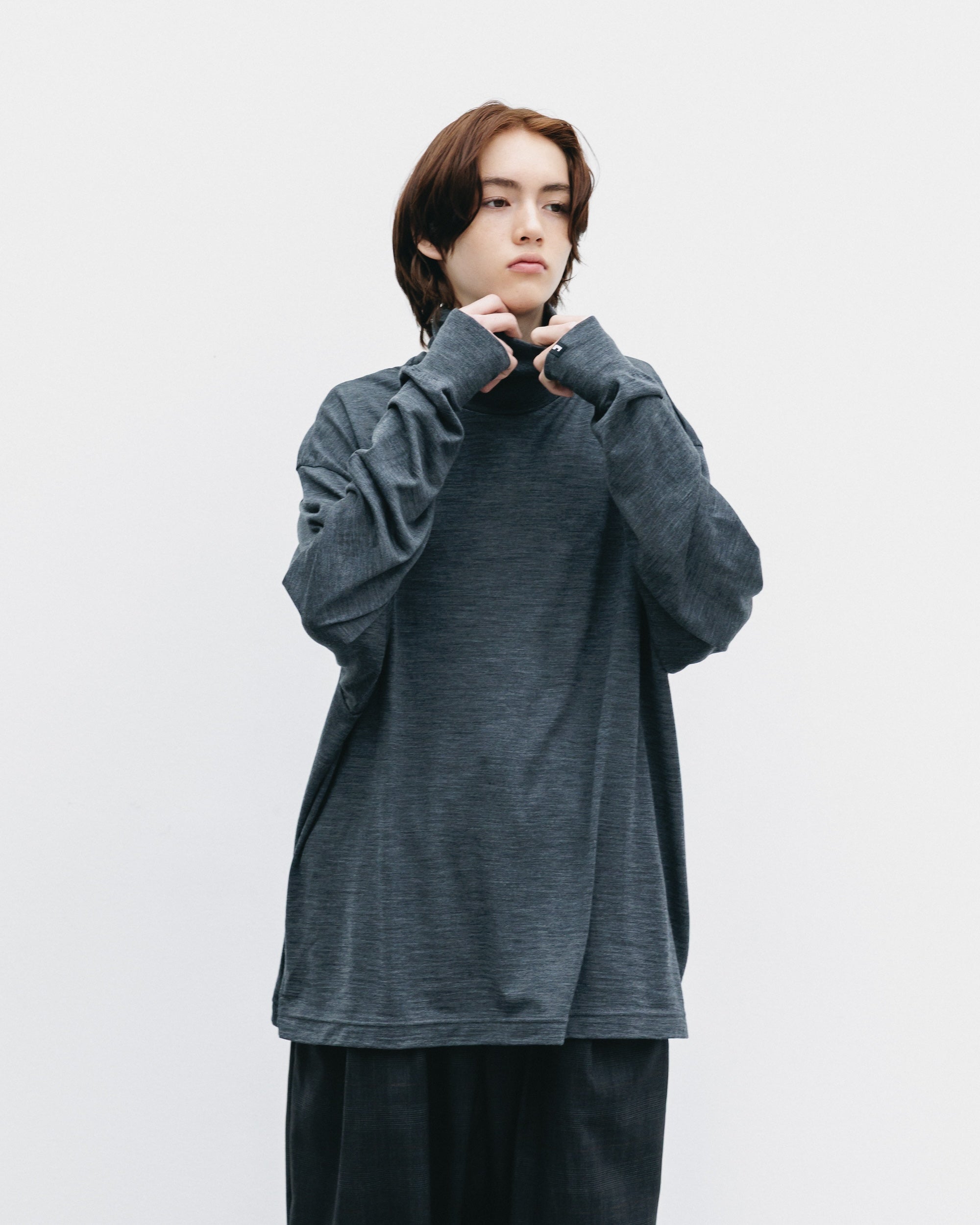 【11.12 WED 20:00- IN STOCK】WOOL L/S TURTLE NECK T-SHIRT (CHARCOAL)