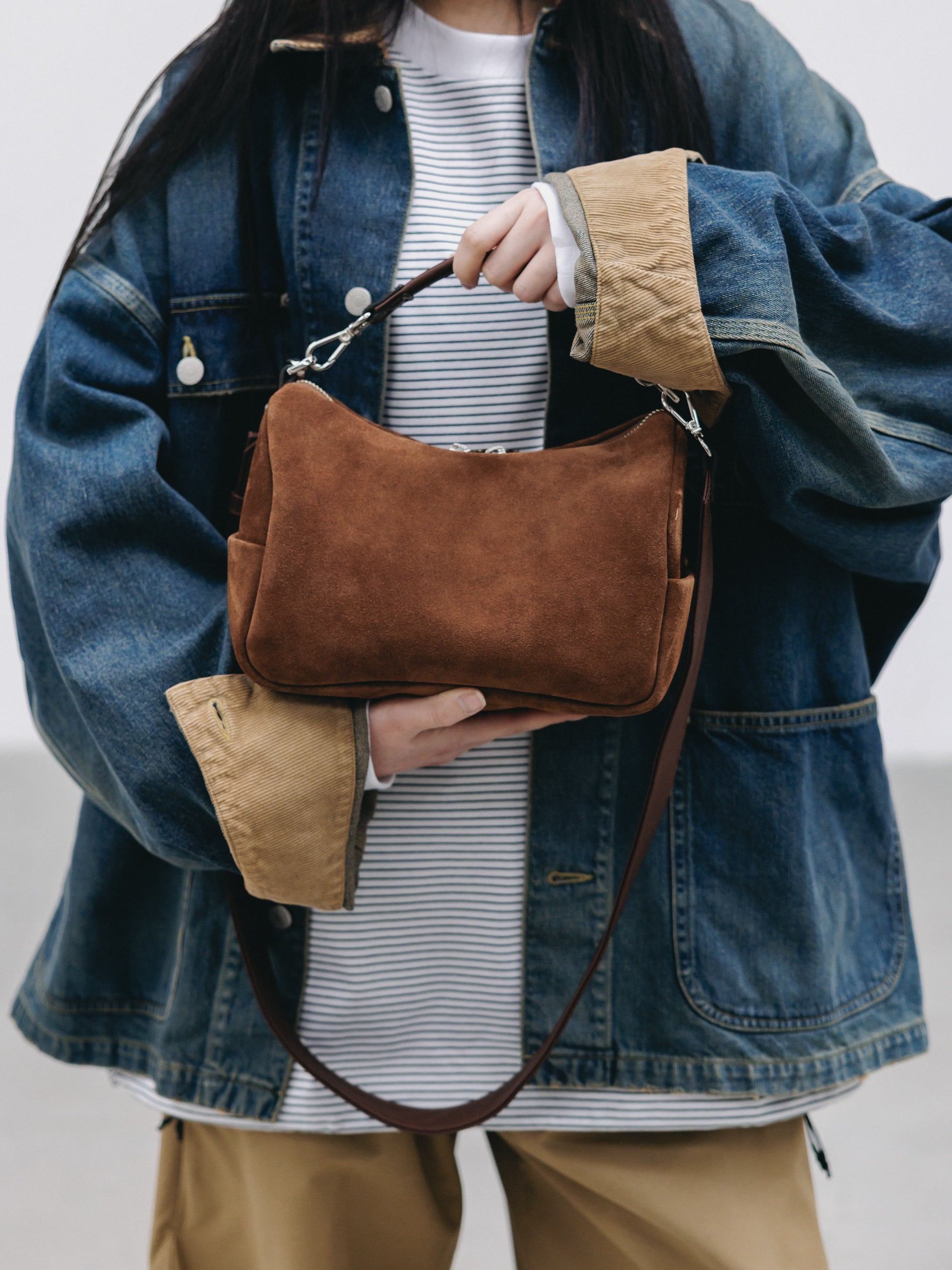 SUEDE DAYOFF BAG MINI (BROWN)