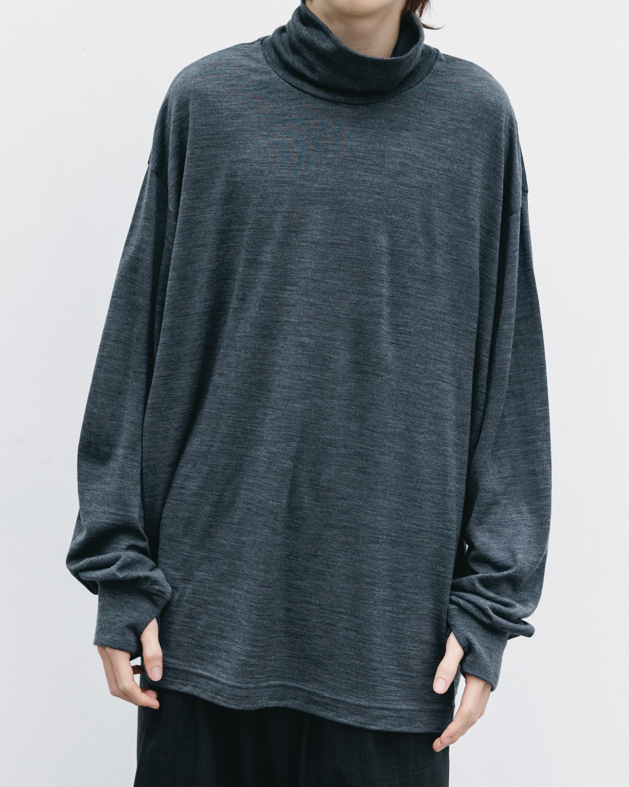 【11.12 WED 20:00- IN STOCK】WOOL L/S TURTLE NECK T-SHIRT (CHARCOAL)