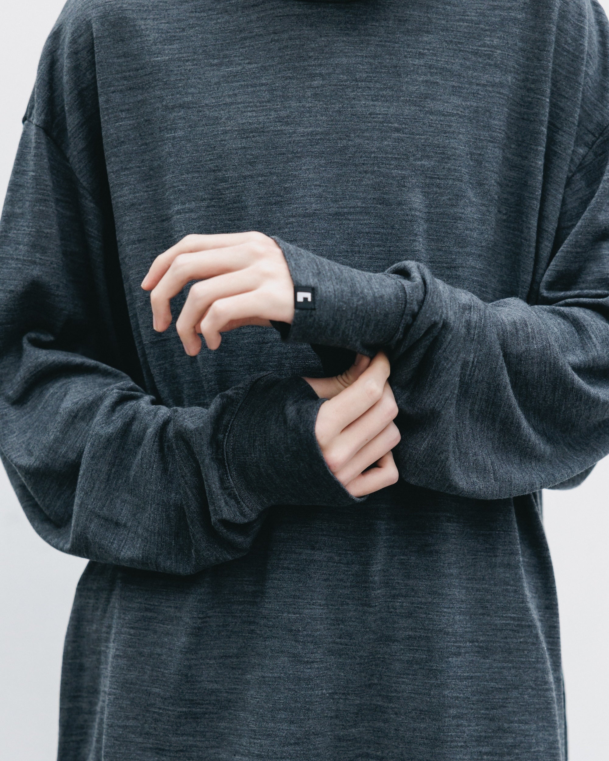 【11.12 WED 20:00- IN STOCK】WOOL L/S TURTLE NECK T-SHIRT (CHARCOAL)