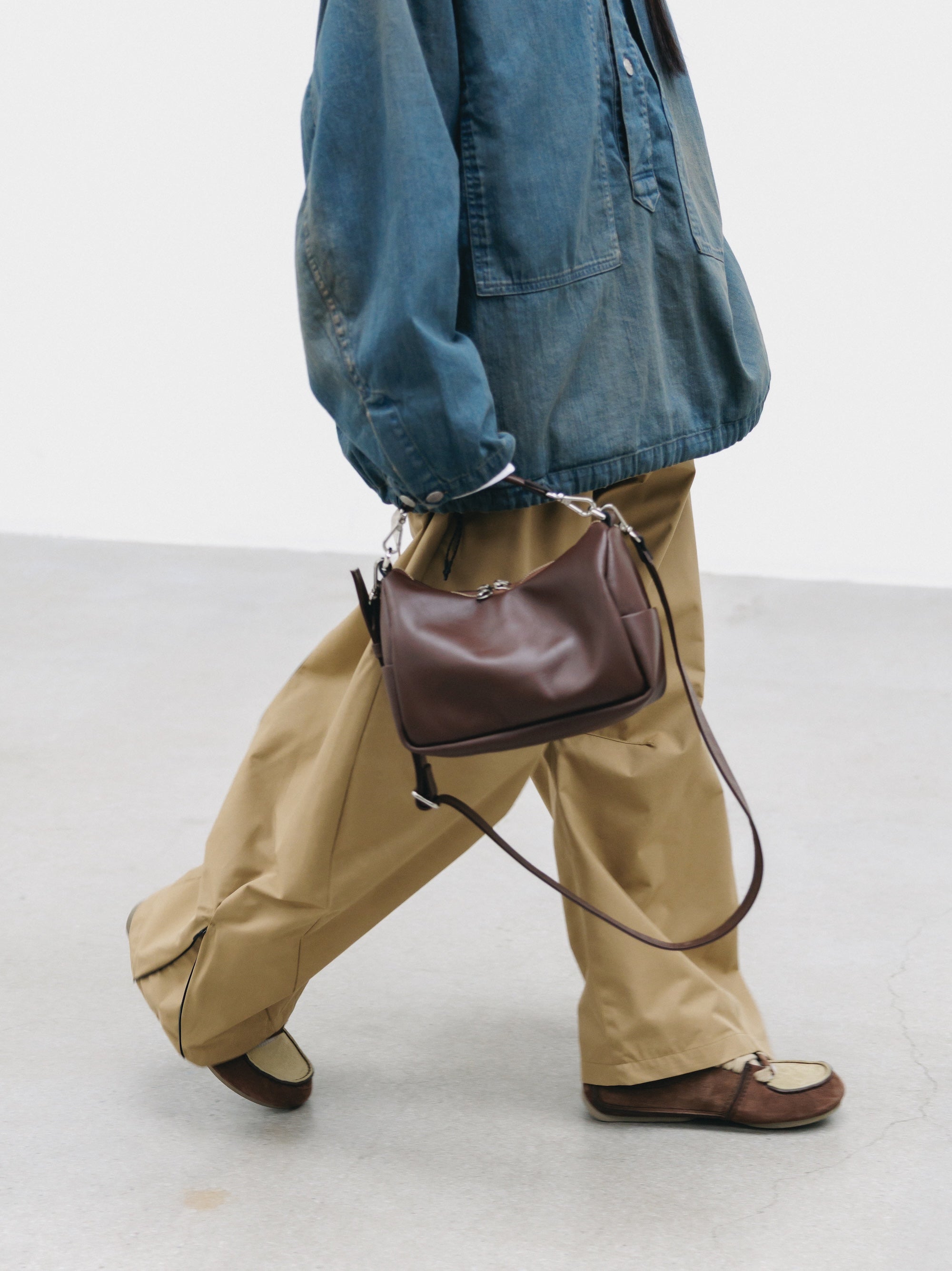 LEATHER DAYOFF BAG MINI (BROWN)