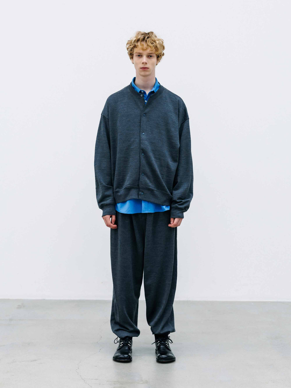 【10.14 WED 20:00- IN STOCK】 WOOL SWEAT CREW NECK CARDIGAN (GRAY)