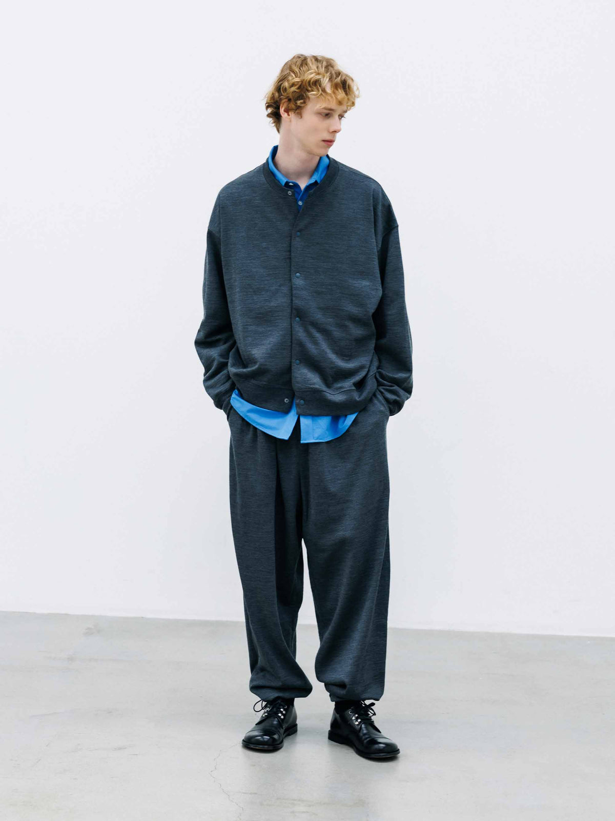 【10.14 WED 20:00- IN STOCK】 WOOL SWEAT CREW NECK CARDIGAN (GRAY)