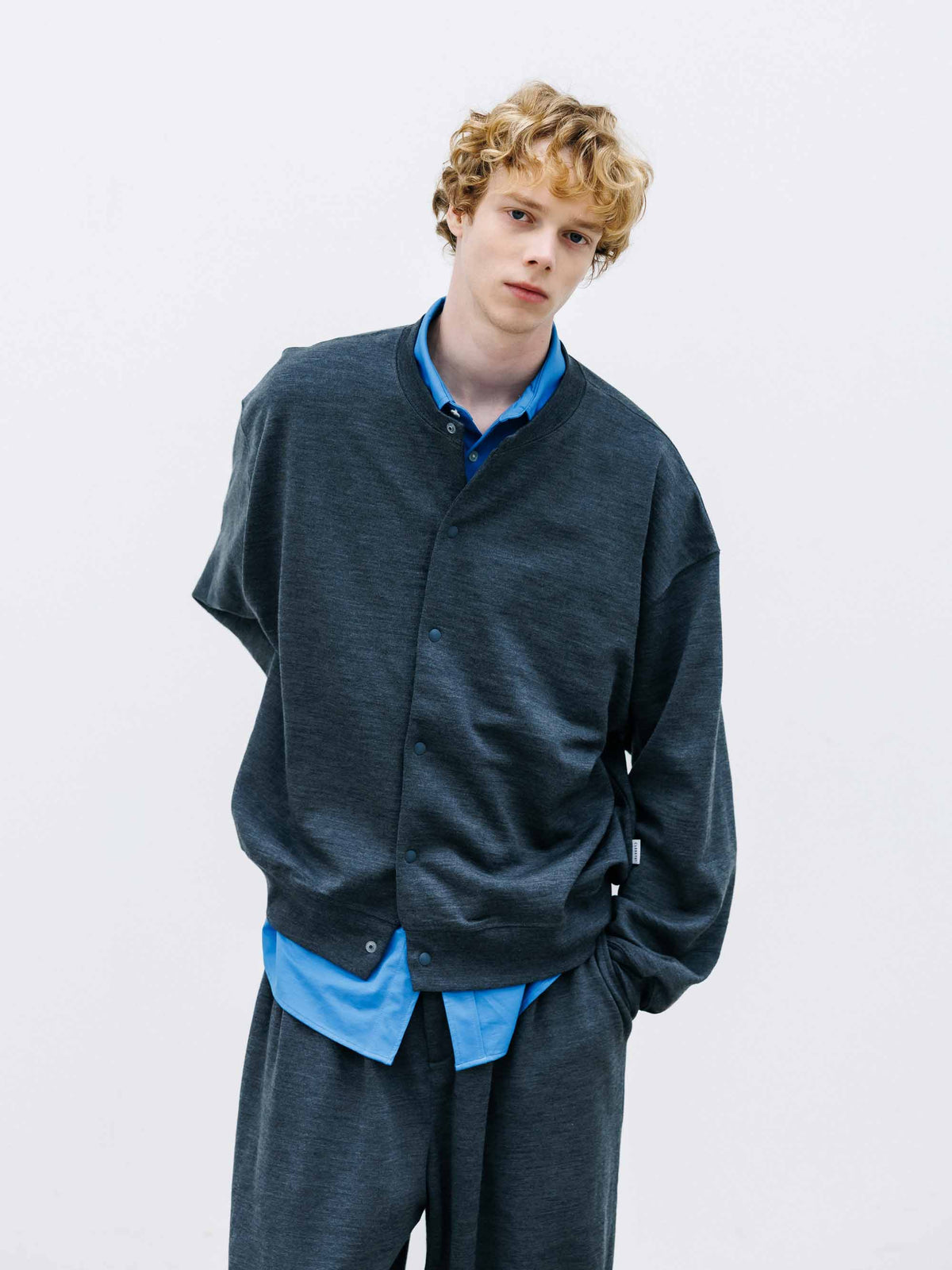 【10.14 WED 20:00- IN STOCK】 WOOL SWEAT CREW NECK CARDIGAN (GRAY)