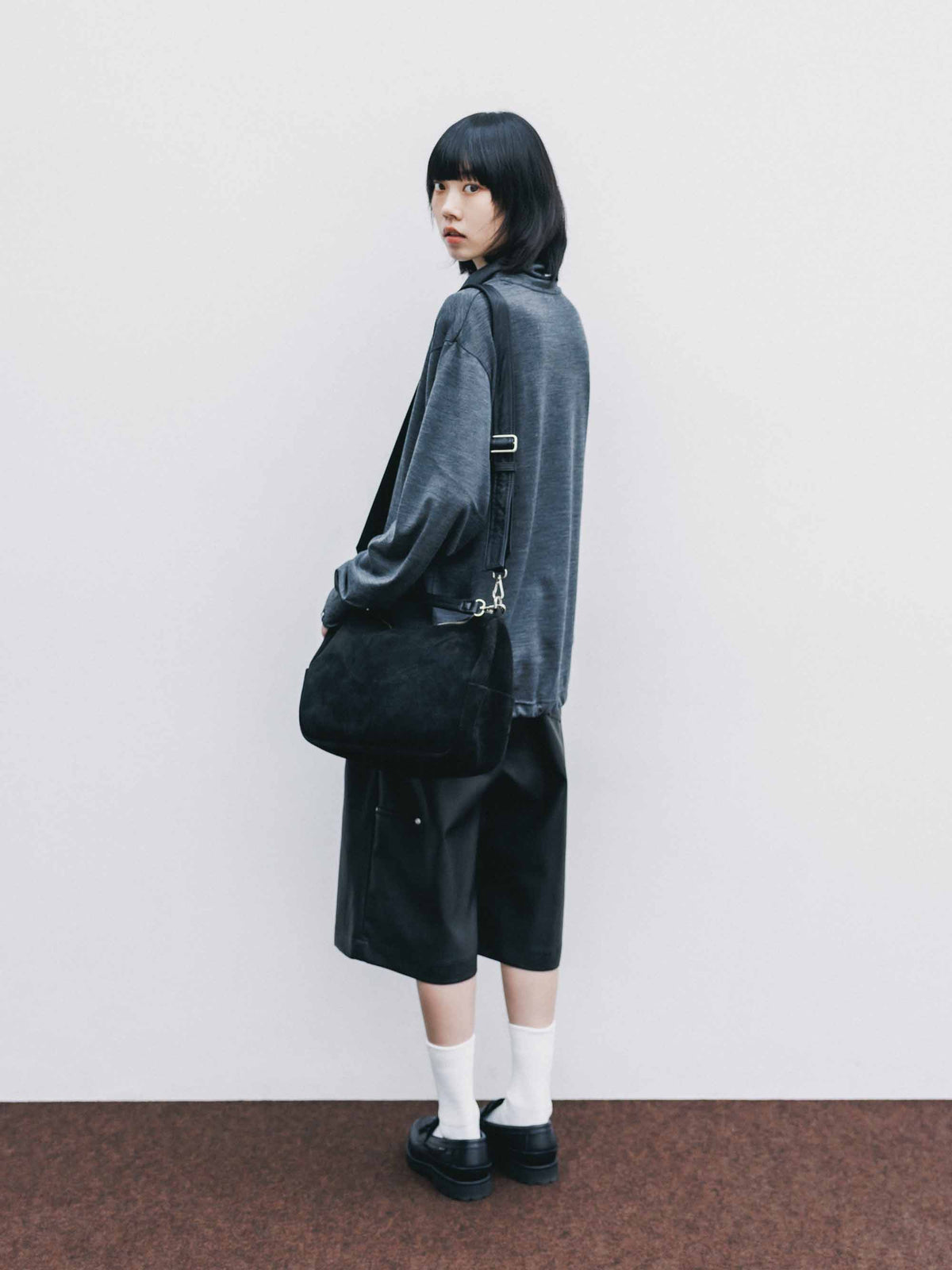 【9.19 SAT 20:00- IN STOCK】SUEDE DAYOFF BAG (BLACK)