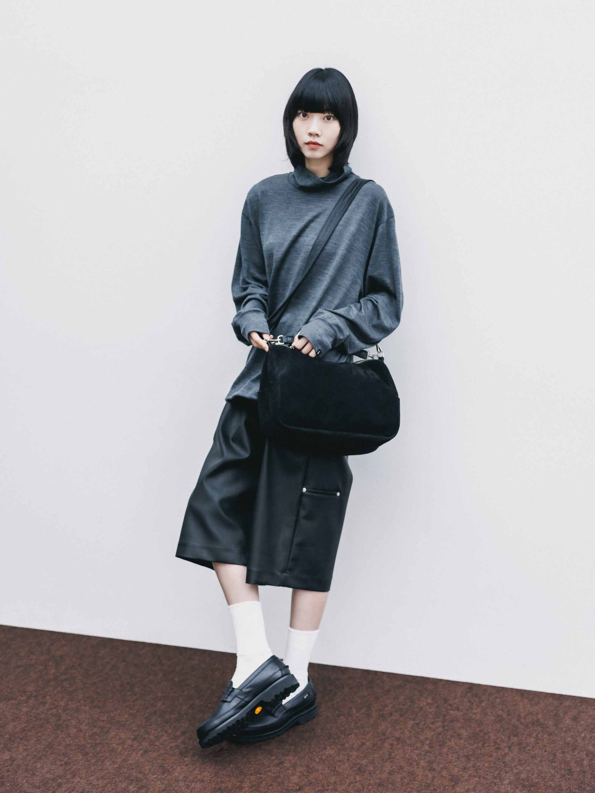 【9.19 SAT 20:00- IN STOCK】SUEDE DAYOFF BAG (BLACK)