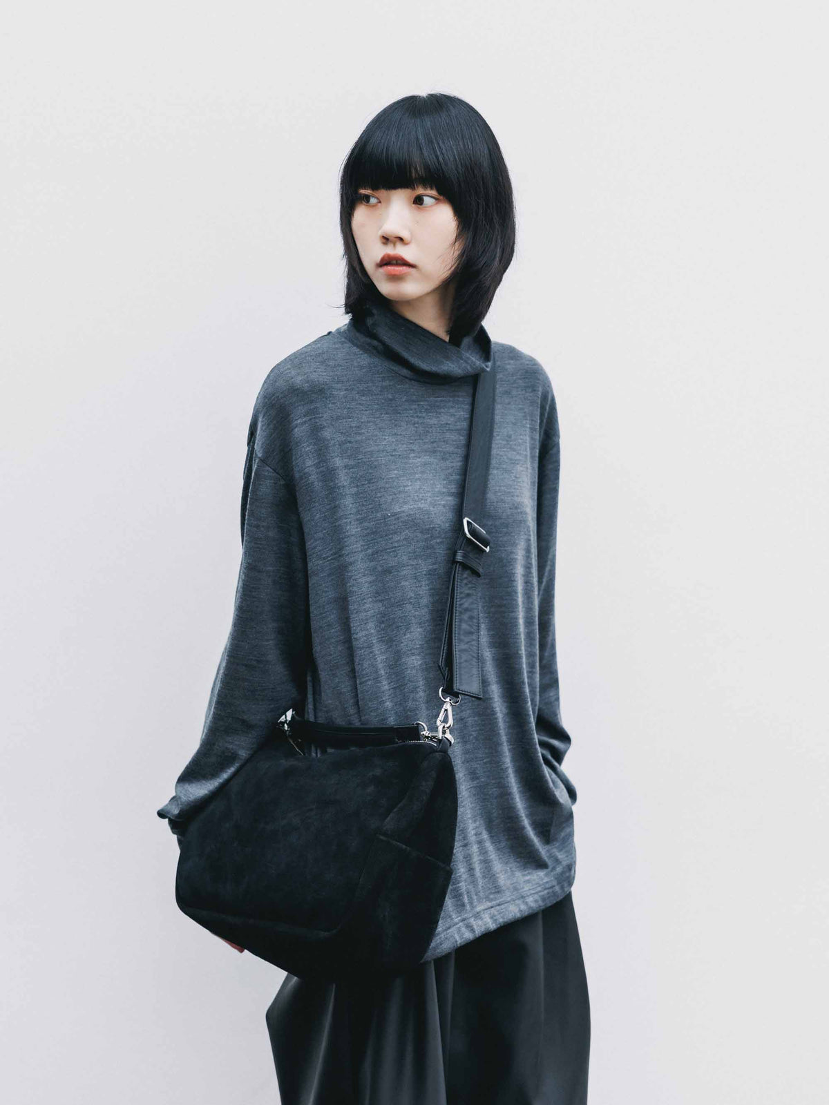 【9.19 SAT 20:00- IN STOCK】SUEDE DAYOFF BAG (BLACK)