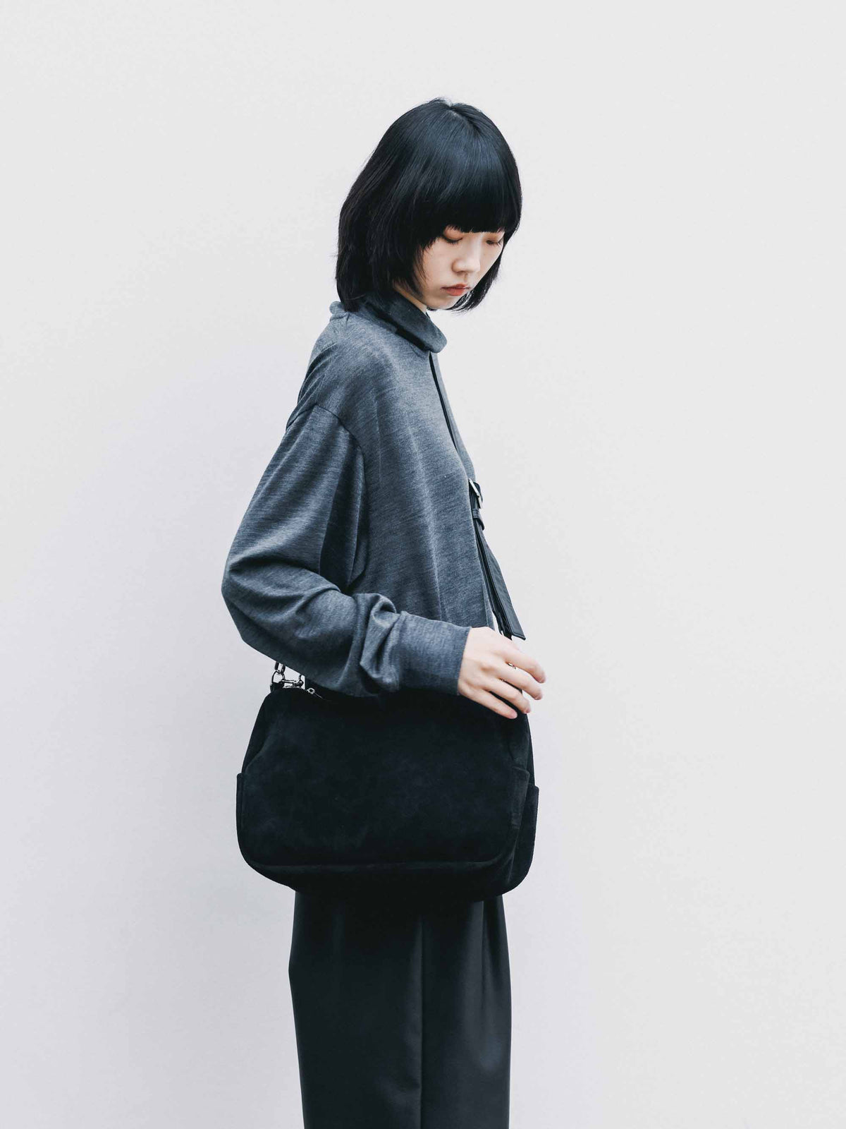 【9.19 SAT 20:00- IN STOCK】SUEDE DAYOFF BAG (BLACK)
