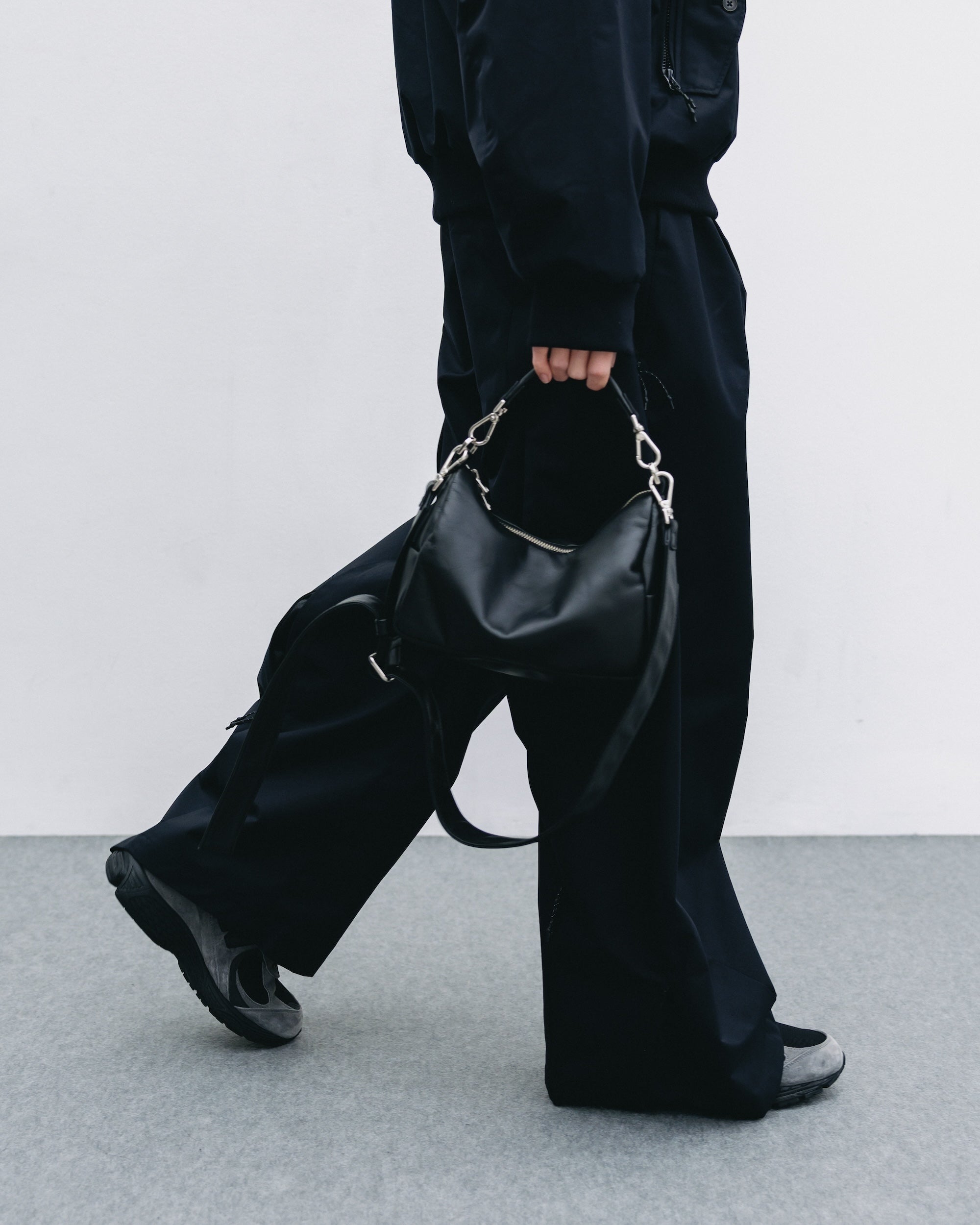 【11.12 WED 20:00- IN STOCK】LEATHER DAYOFF BAG MINI