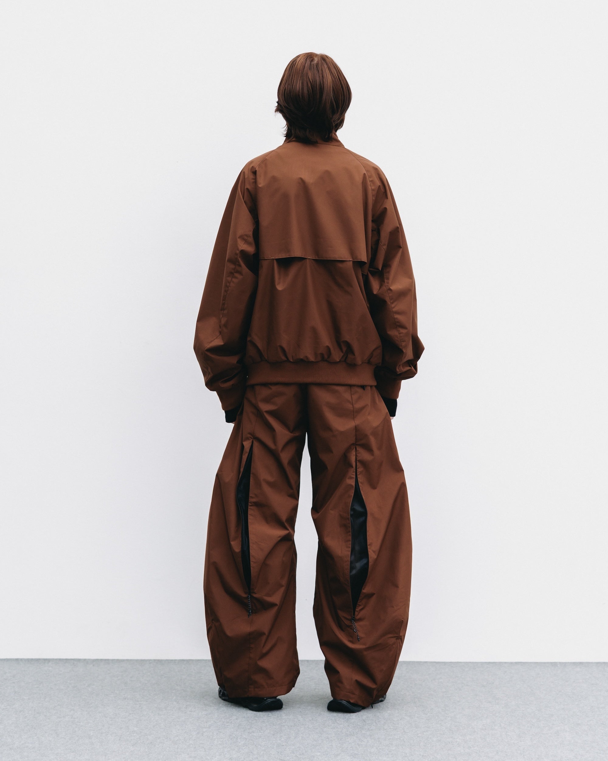 【10.29 WED 20:00- IN STOCK】+phenix WINDSTOPPER® by GORE-TEX LABS CITY BARREL LEG PANTS (CHOCOLATE BROWN)