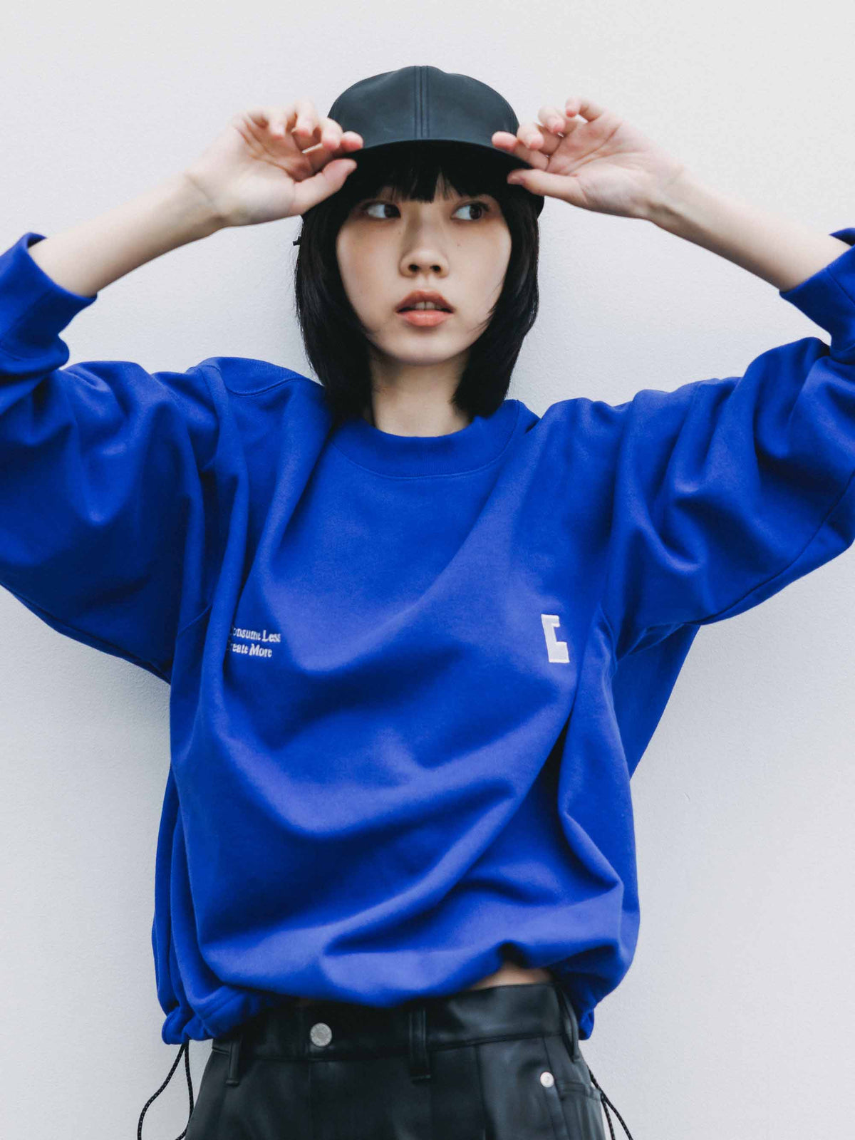 【9.23 WED 20:00- IN STOCK】"C×CONCEPT" SWEATSHIRT WITH DRAWSTRINGS (BLUE)