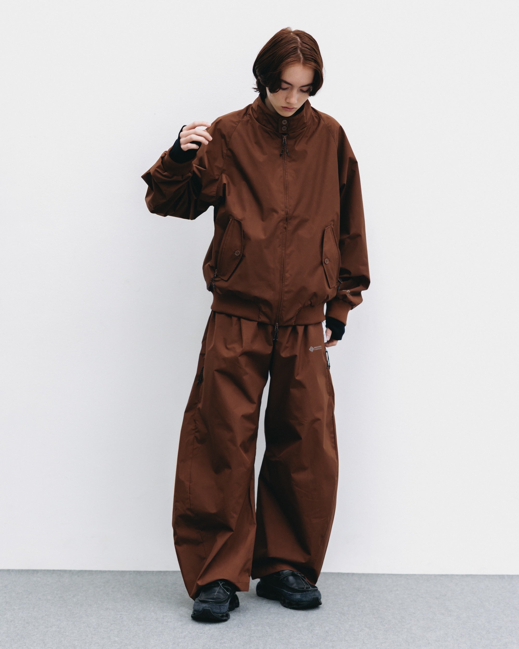 【10.29 WED 20:00- IN STOCK】+phenix WINDSTOPPER® by GORE-TEX LABS CITY BARREL LEG PANTS (CHOCOLATE BROWN)