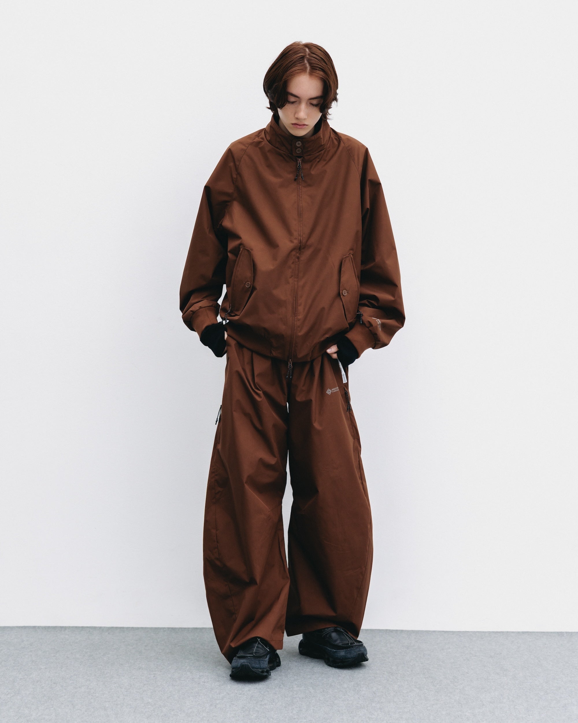 【10.29 WED 20:00- IN STOCK】+phenix WINDSTOPPER® by GORE-TEX LABS CITY BARREL LEG PANTS (CHOCOLATE BROWN)