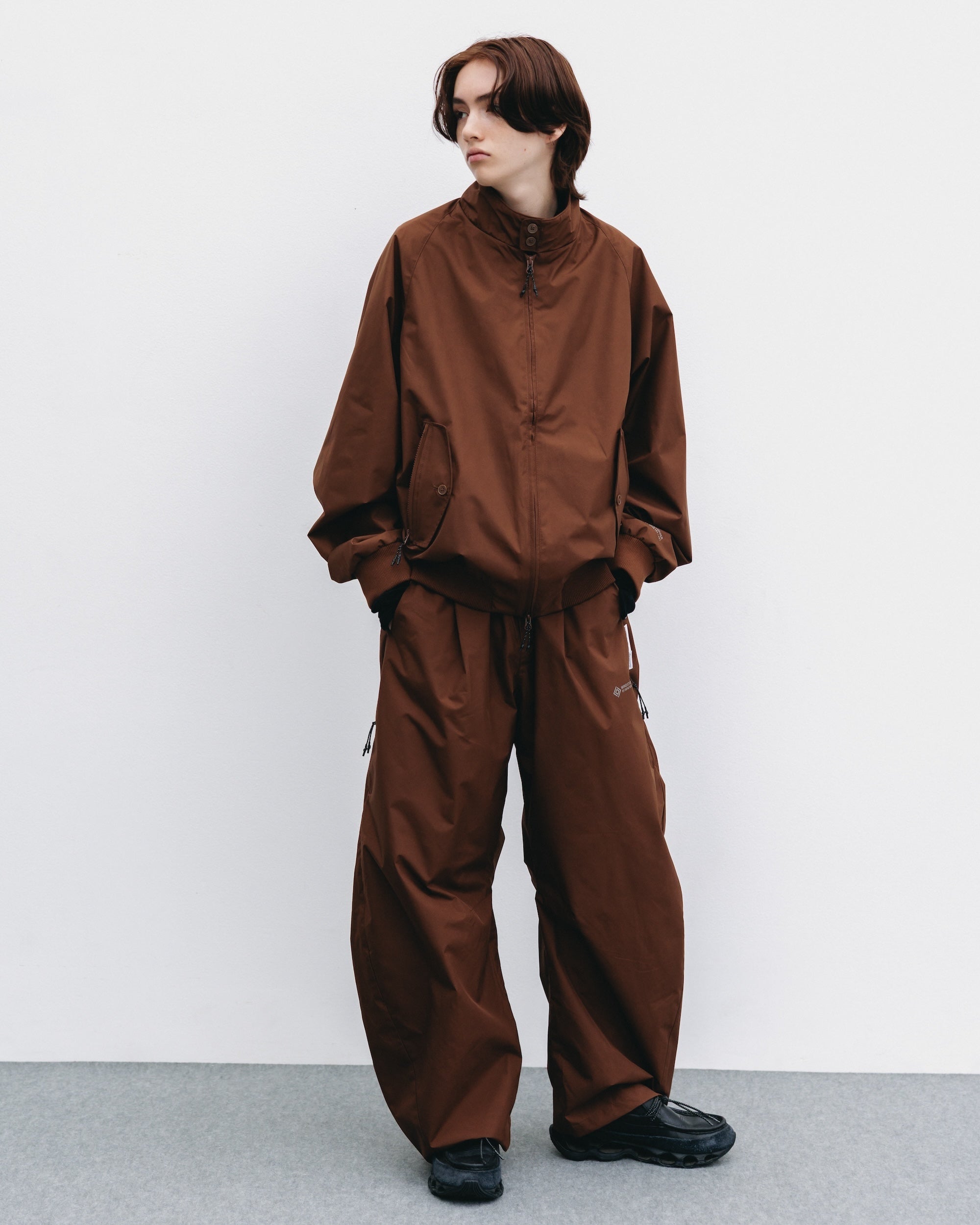 【10.29 WED 20:00- IN STOCK】+phenix WINDSTOPPER® by GORE-TEX LABS CITY BARREL LEG PANTS (CHOCOLATE BROWN)