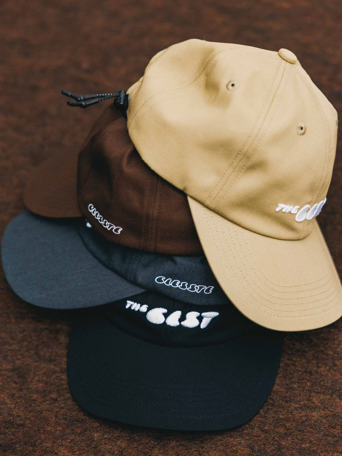 【9.12 SAT 20:00- IN STOCK】"CLST" LOGO ACTIVE CITY CAP (BROWN)
