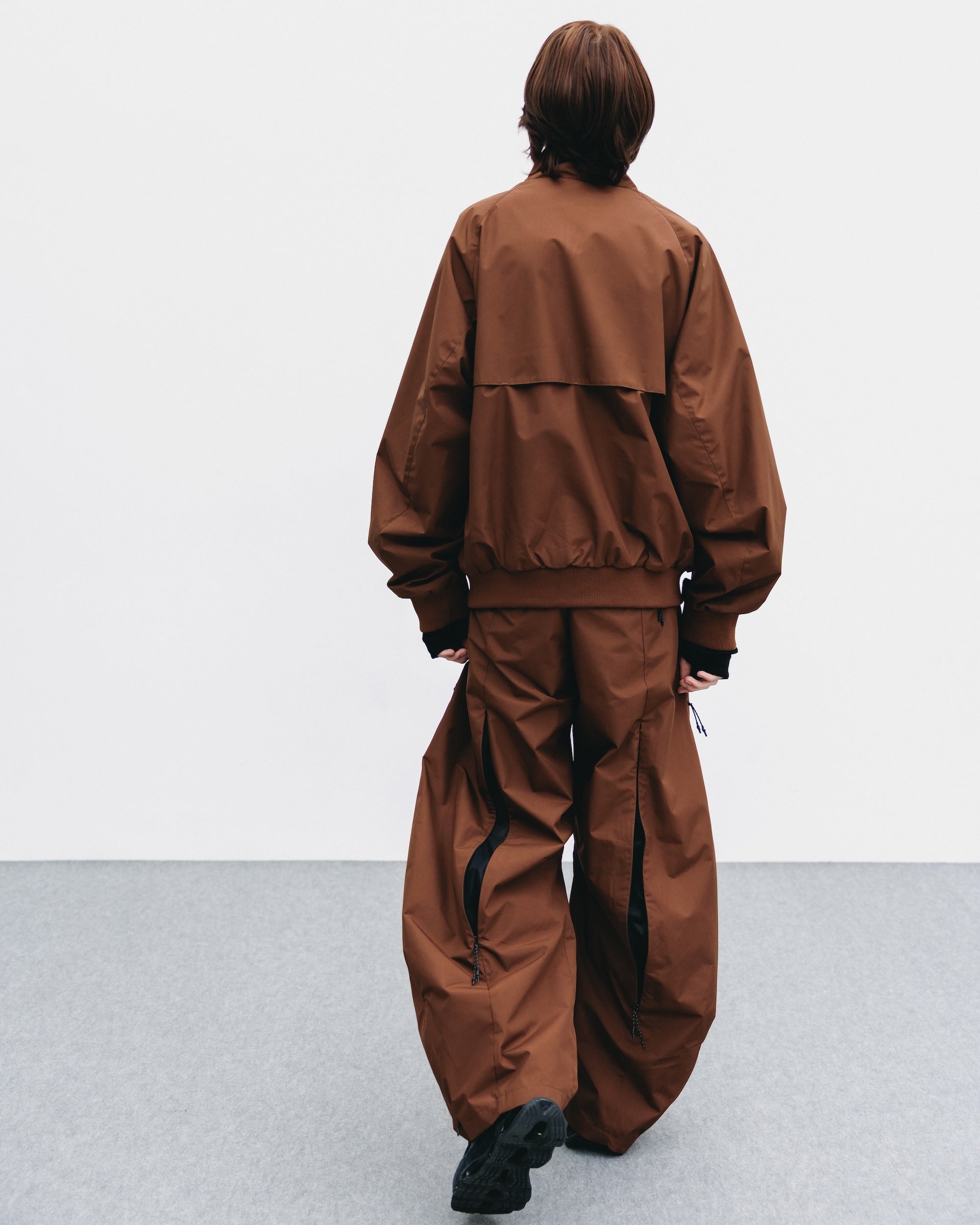 【10.29 WED 20:00- IN STOCK】+phenix WINDSTOPPER® by GORE-TEX LABS CITY BARREL LEG PANTS (CHOCOLATE BROWN)