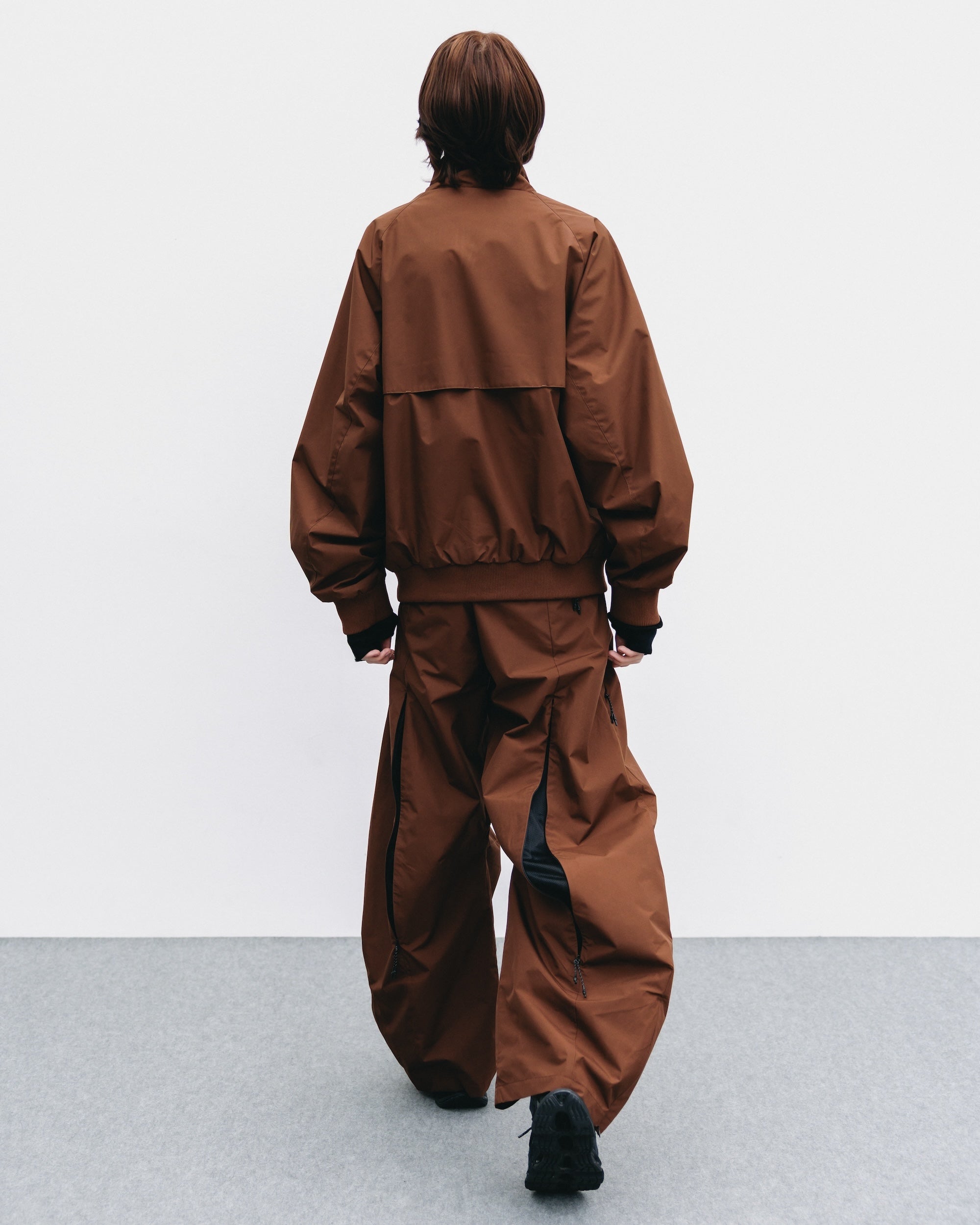 【10.29 WED 20:00- IN STOCK】+phenix WINDSTOPPER® by GORE-TEX LABS CITY BARREL LEG PANTS (CHOCOLATE BROWN)