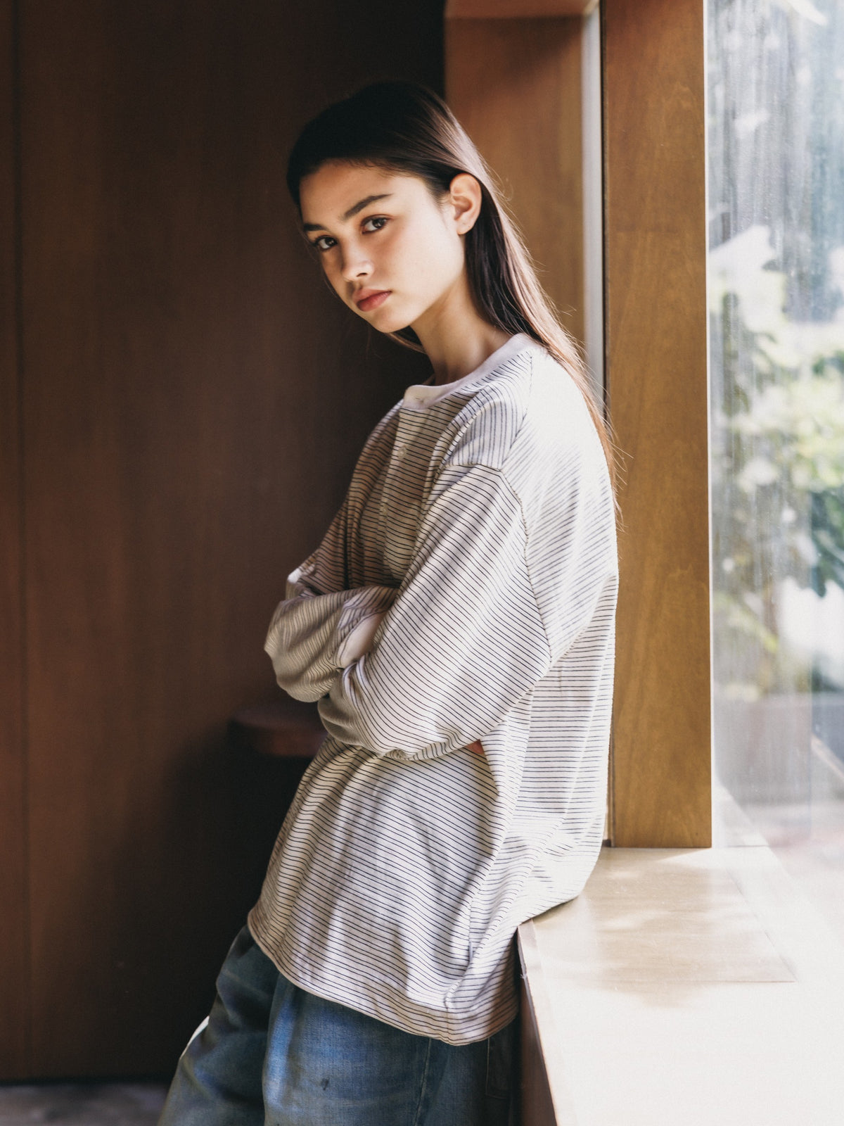 【10.14 WED 20:00- IN STOCK】 MICRO STRIPE HENLEY NECK L/S T-SHIRT WITH DRAWSTRINGS (IVORY)
