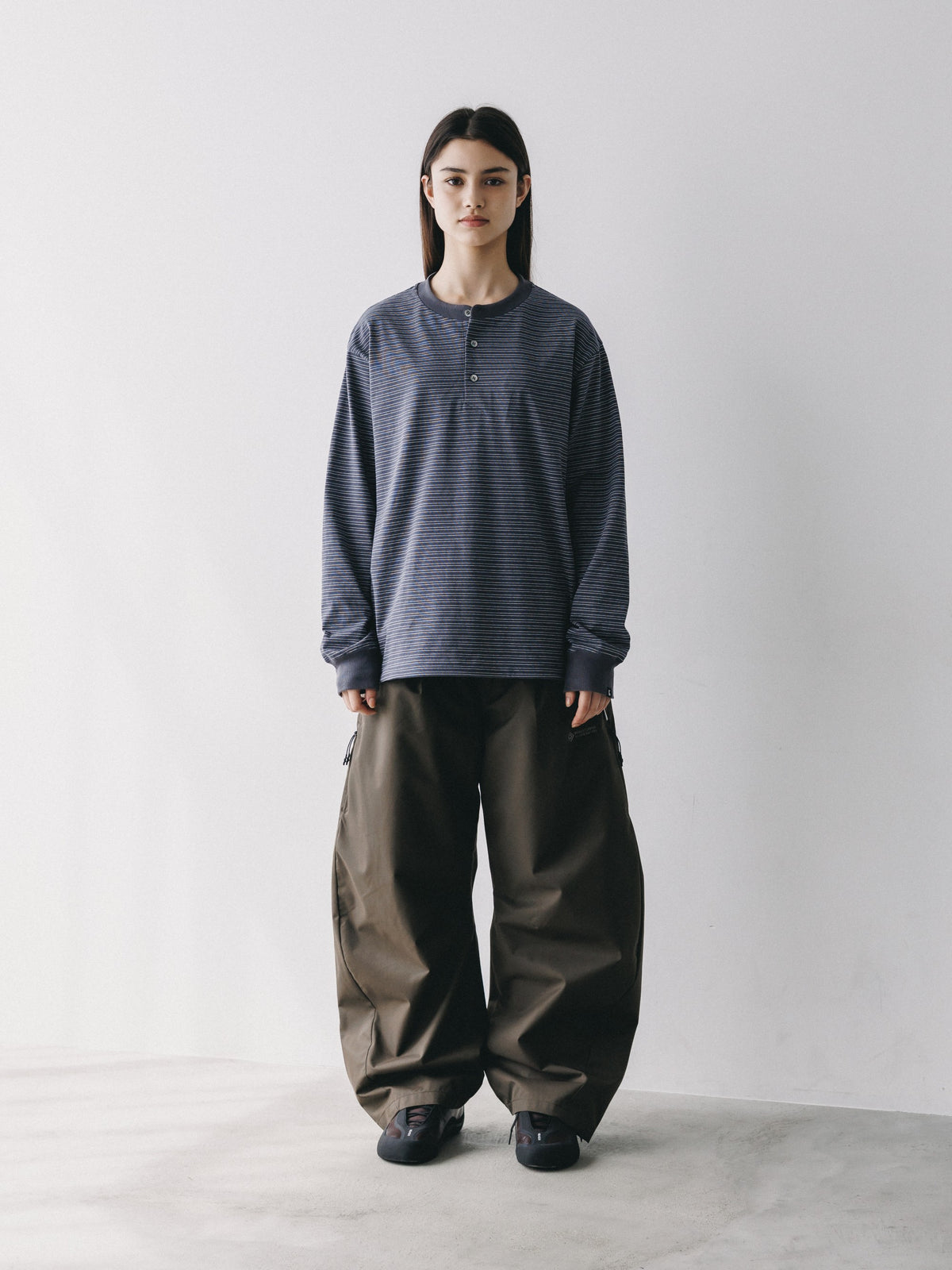 【10.17 SAT 20:00- IN STOCK】 +phenix WINDSTOPPER® by GORE-TEX LABS TWILL CITY BARREL LEG PANTS (URBAN BROWN)