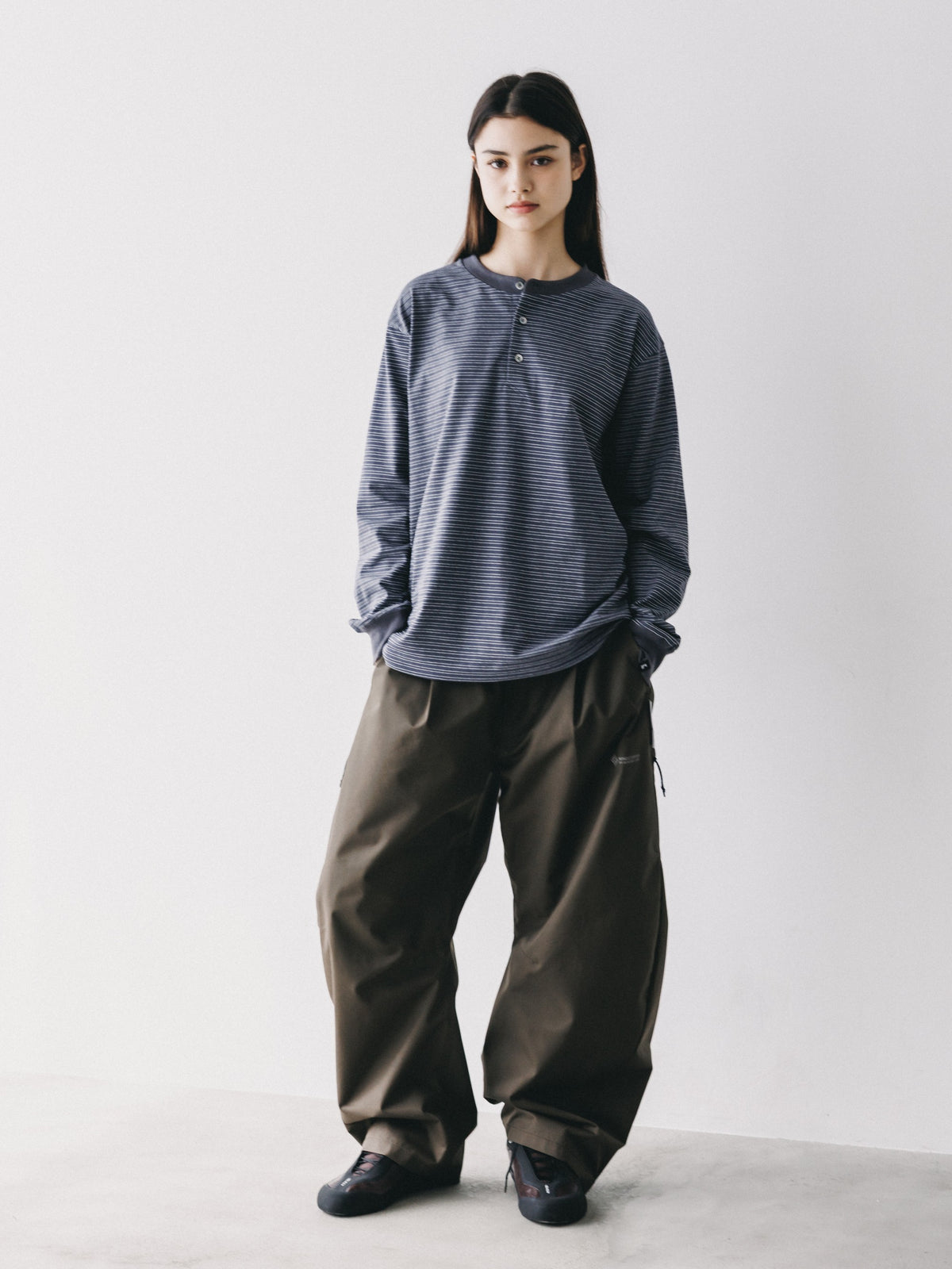 【10.17 SAT 20:00- IN STOCK】 +phenix WINDSTOPPER® by GORE-TEX LABS TWILL CITY BARREL LEG PANTS (URBAN BROWN)
