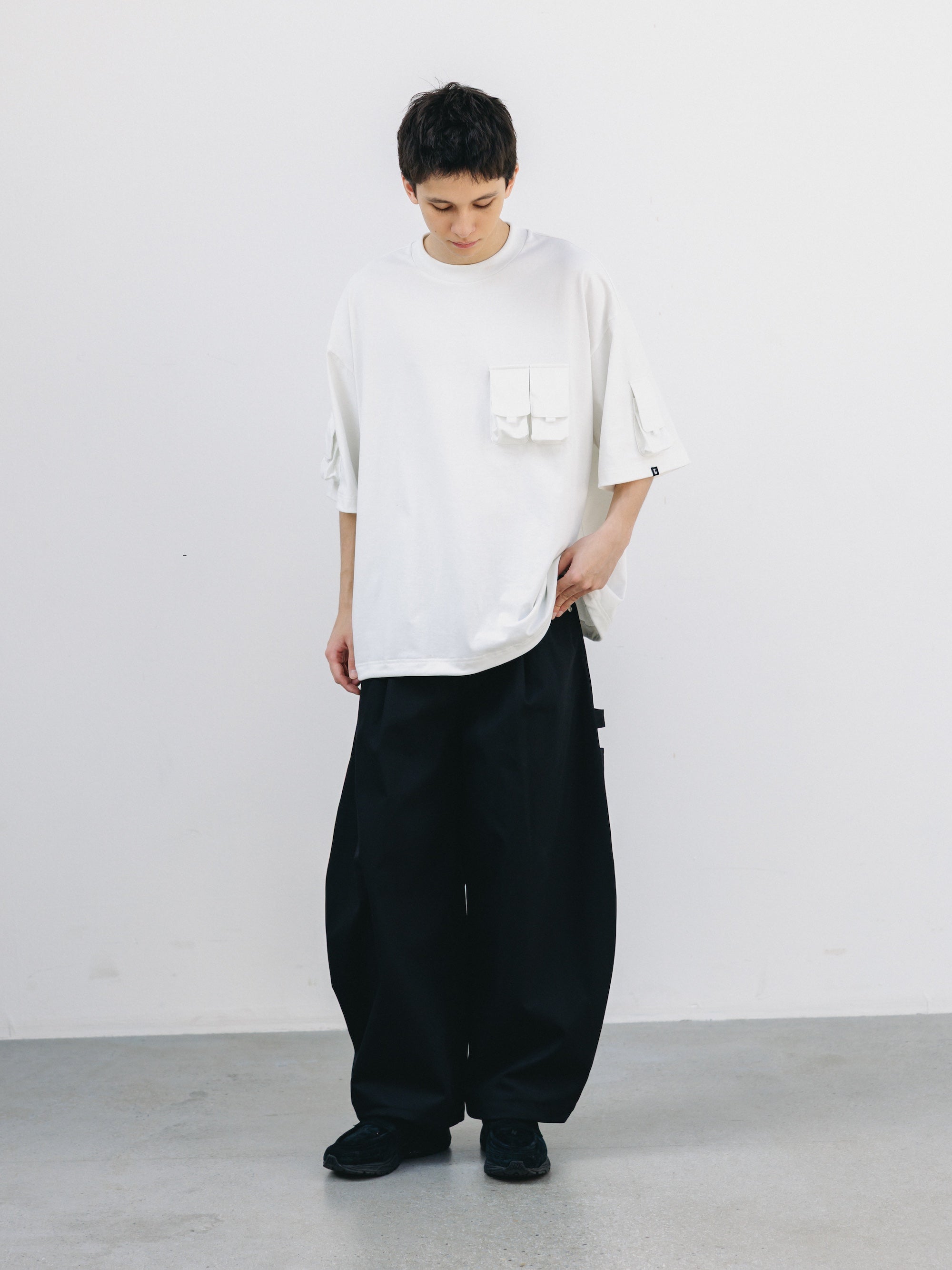 【7.1 WED 20:00- IN STOCK】MULTI POCKET S/S T-SHIRT (WHITE)