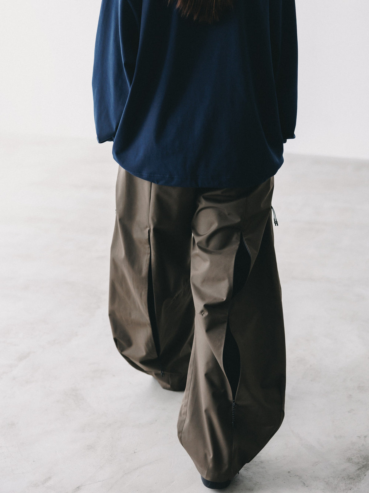 【10.17 SAT 20:00- IN STOCK】 +phenix WINDSTOPPER® by GORE-TEX LABS TWILL CITY BARREL LEG PANTS (URBAN BROWN)