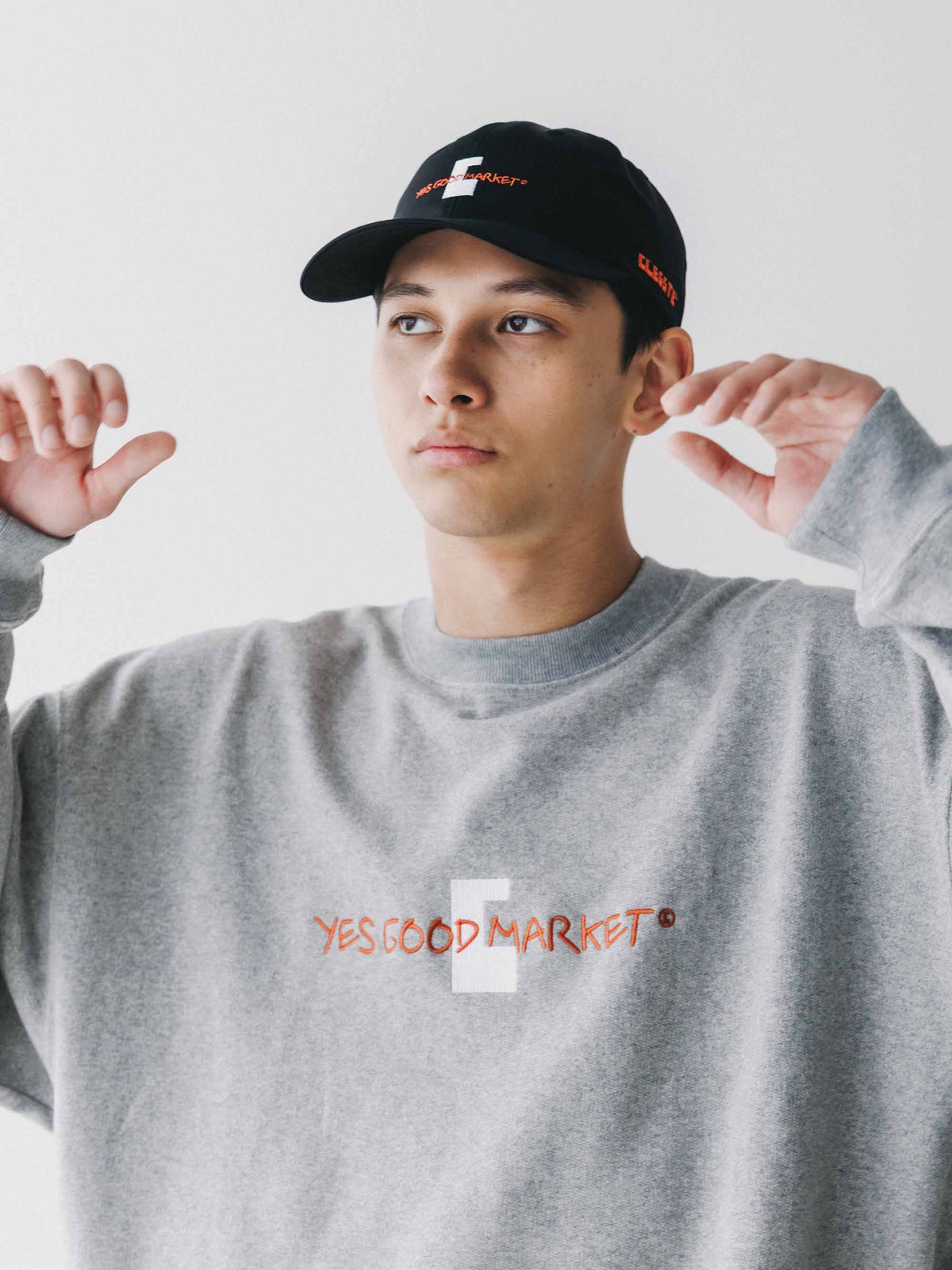 【10.4 SUN 20:00- IN STOCK】【LIMITED】 “C×YES GOOD MARKET" L/S SWEATSHIRT (TOP GRAY)