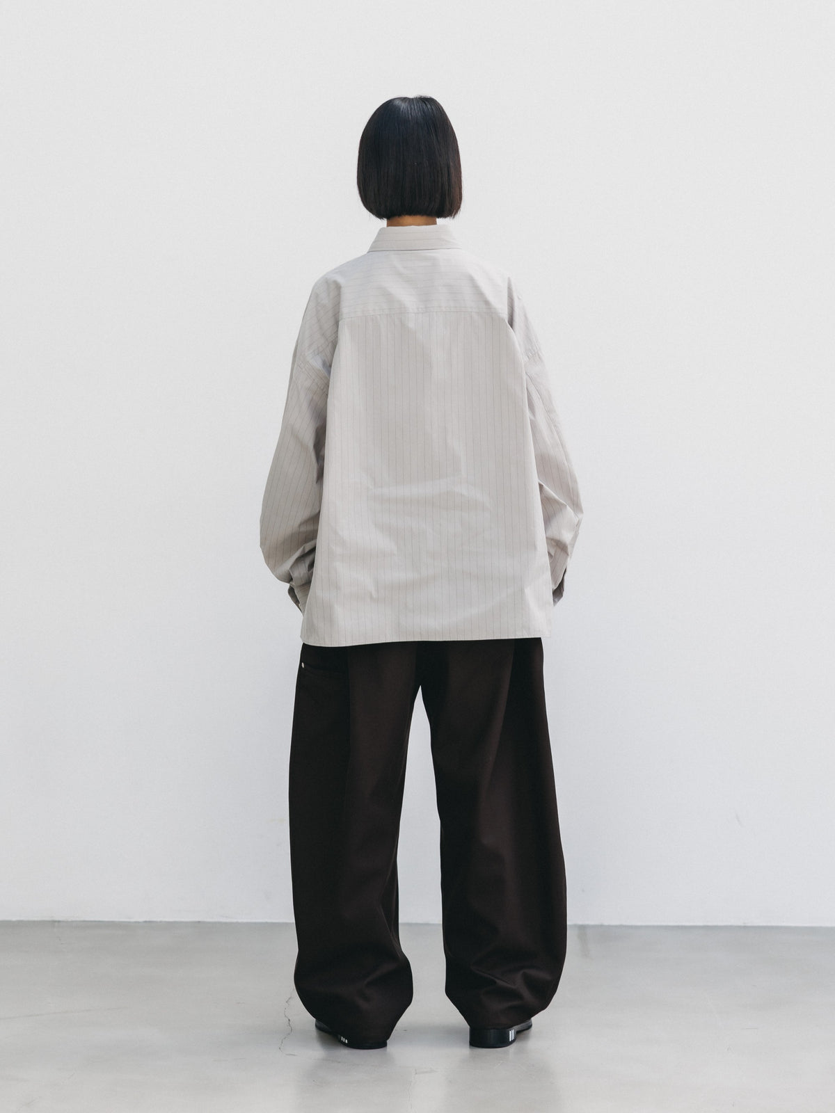 【10.14 WED 20:00- IN STOCK】 STRIPED EVERYDAY BOX FIT L/S SHIRT (GRAY STRIPE)