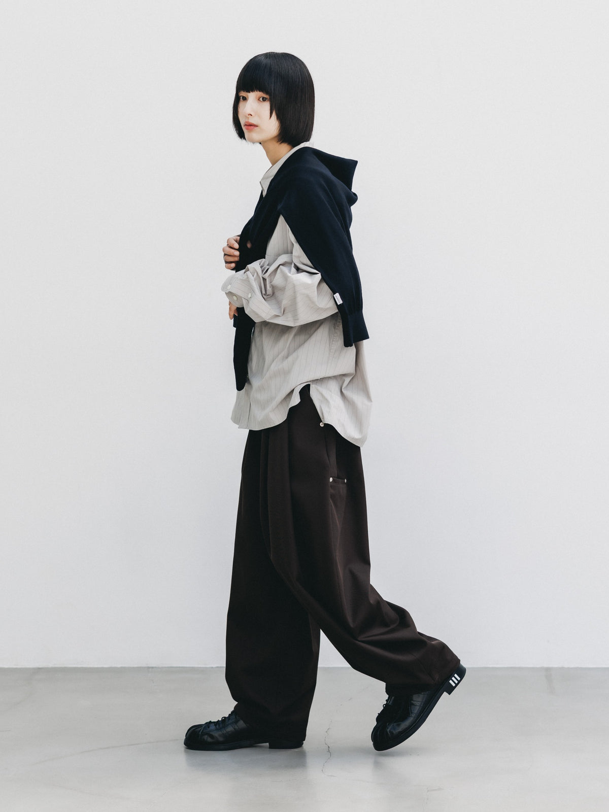 【10.14 WED 20:00- IN STOCK】 STRIPED EVERYDAY BOX FIT L/S SHIRT (GRAY STRIPE)