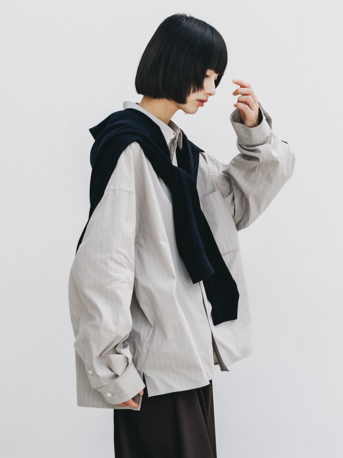 【10.14 WED 20:00- IN STOCK】 STRIPED EVERYDAY BOX FIT L/S SHIRT (GRAY STRIPE)