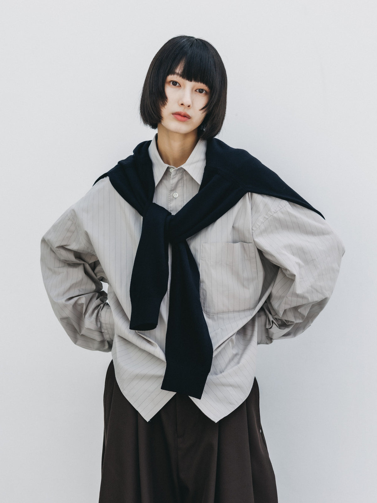 【10.14 WED 20:00- IN STOCK】 STRIPED EVERYDAY BOX FIT L/S SHIRT (GRAY STRIPE)