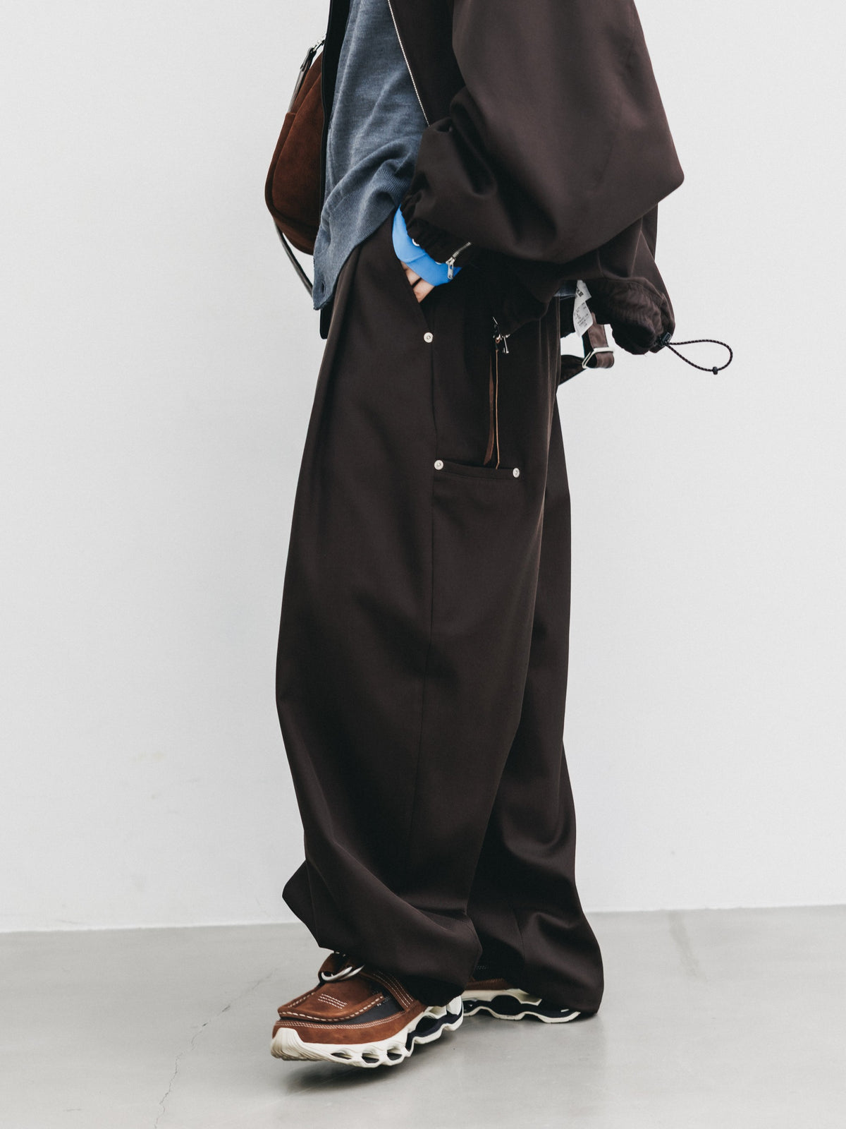 【10.7 WED 20:00- IN STOCK】 WOOL KERSEY CITY WIDE TAPERED BALLOON PANTS (BROWN)