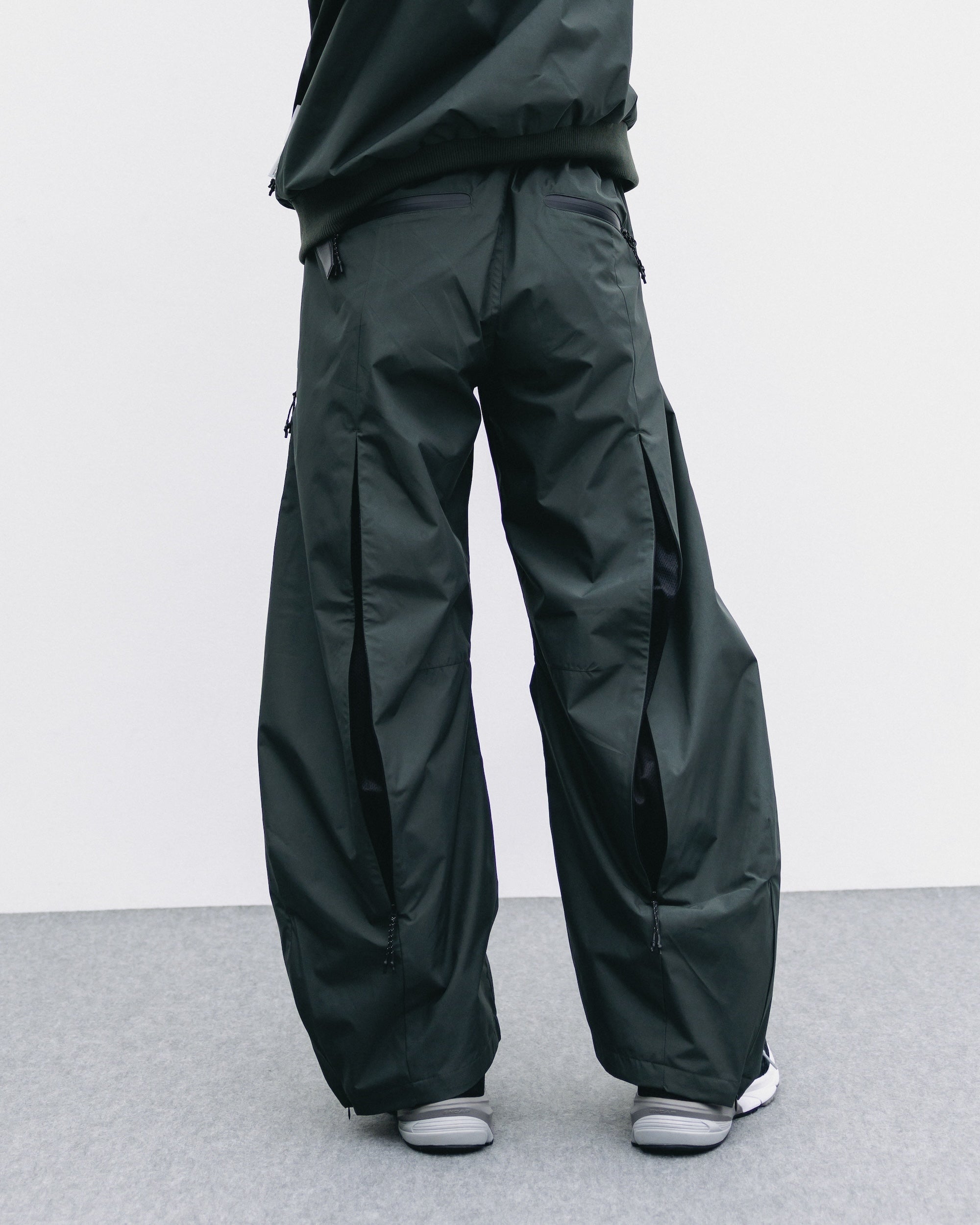 【10.29 WED 20:00- IN STOCK】+phenix WINDSTOPPER® by GORE-TEX LABS CITY BARREL LEG PANTS (ASPHALT GRAY)