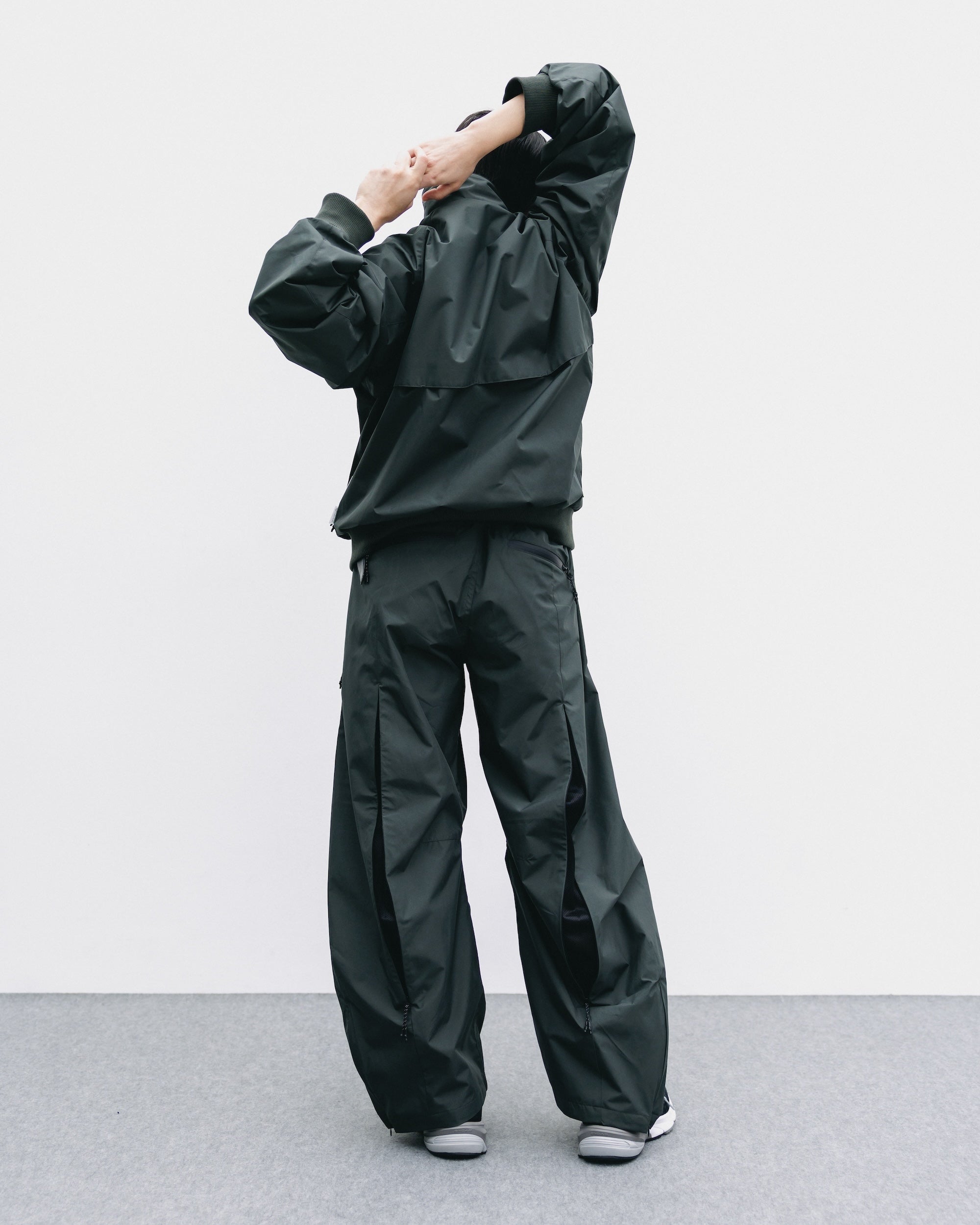 【10.29 WED 20:00- IN STOCK】+phenix WINDSTOPPER® by GORE-TEX LABS CITY BARREL LEG PANTS (ASPHALT GRAY)