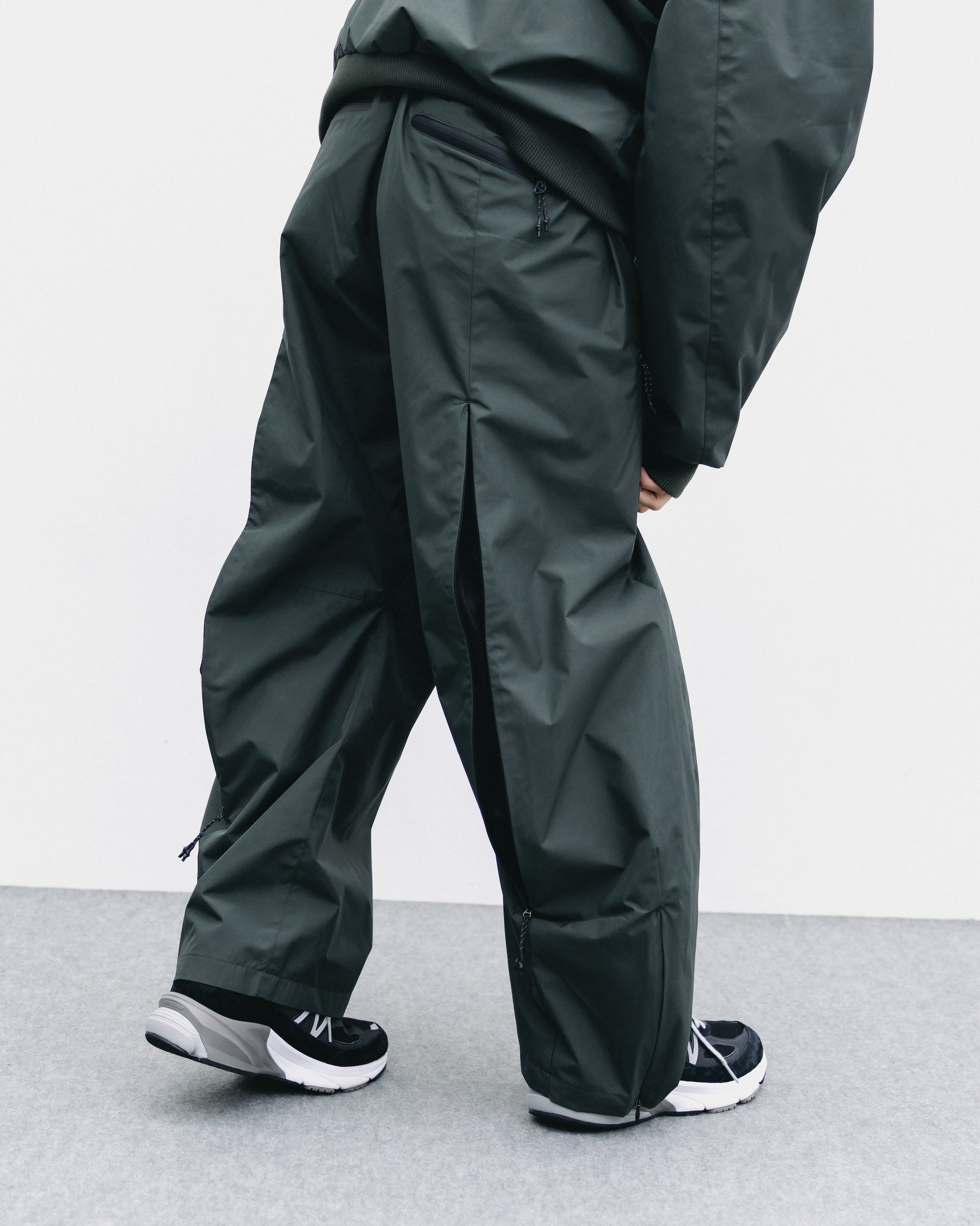 【10.29 WED 20:00- IN STOCK】+phenix WINDSTOPPER® by GORE-TEX LABS CITY BARREL LEG PANTS (ASPHALT GRAY)