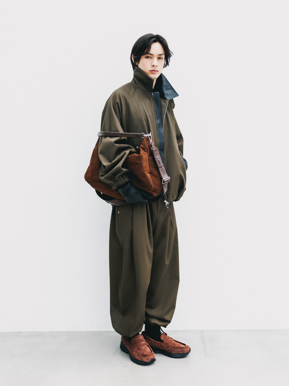 【10.7 WED 20:00- IN STOCK】 WOOL KERSEY CITY WIDE TAPERED BALLOON PANTS (OLIVE)
