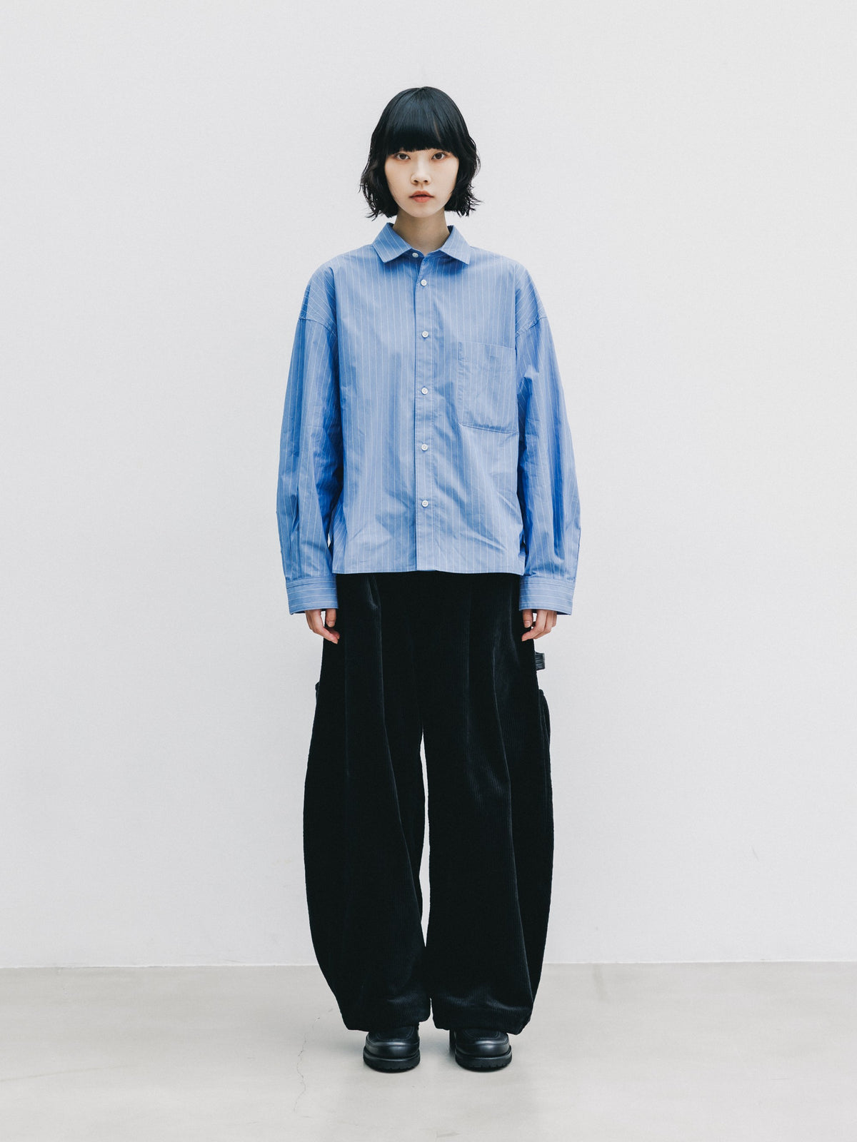 【10.14 WED 20:00- IN STOCK】 STRIPED EVERYDAY BOX FIT L/S SHIRT (BLUE STRIPE)