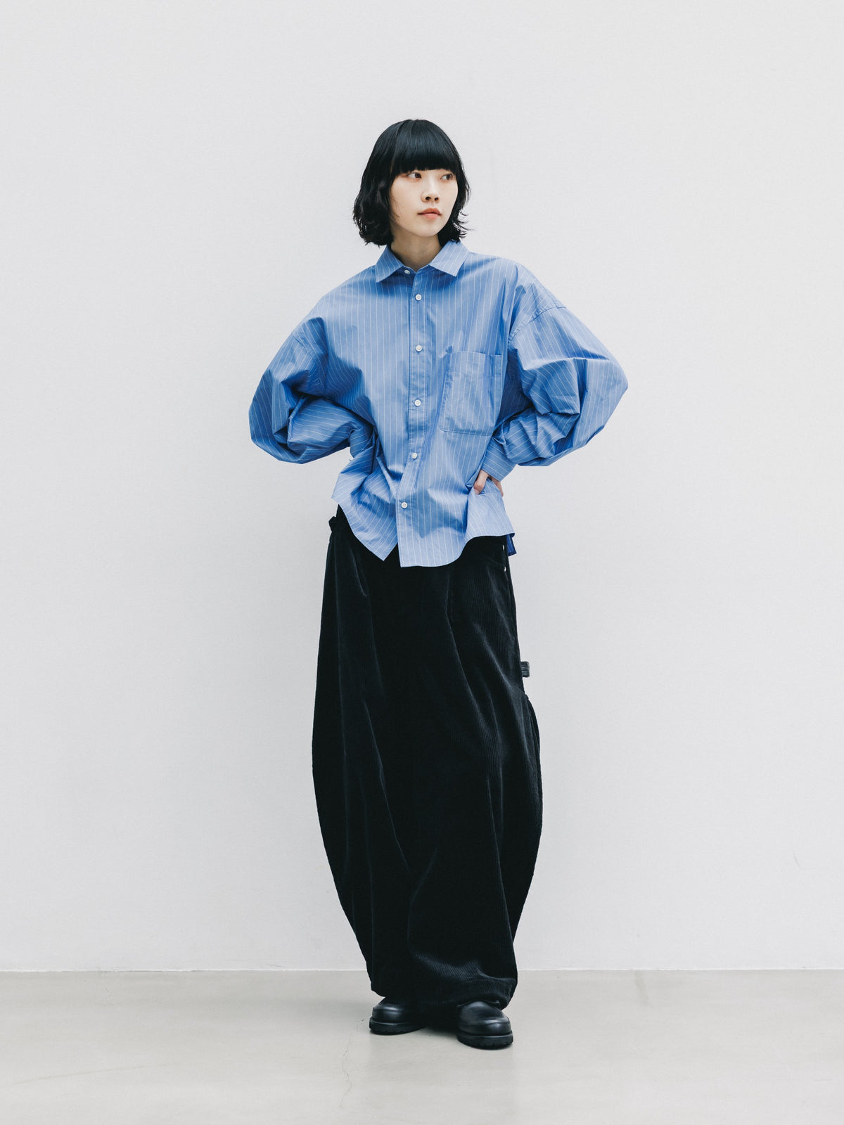 【10.14 WED 20:00- IN STOCK】 STRIPED EVERYDAY BOX FIT L/S SHIRT (BLUE STRIPE)